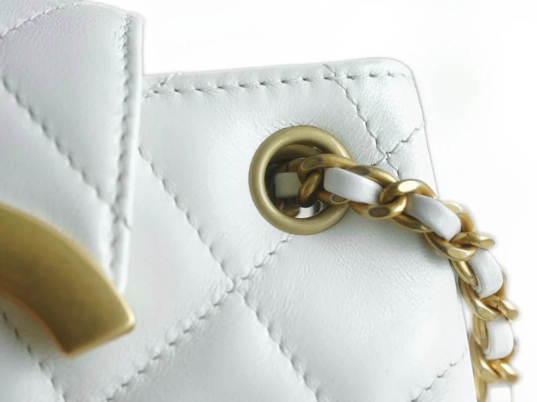 Chanel - Новая большая сумка-мессенджер Double C - Белая