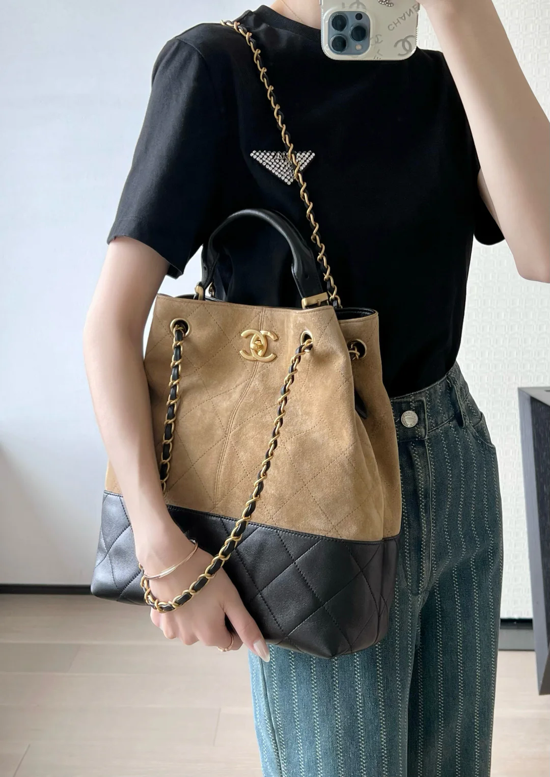 Chanel - Замшевая прямая сумка-шоппер - Коричневая с золотой фурнитурой