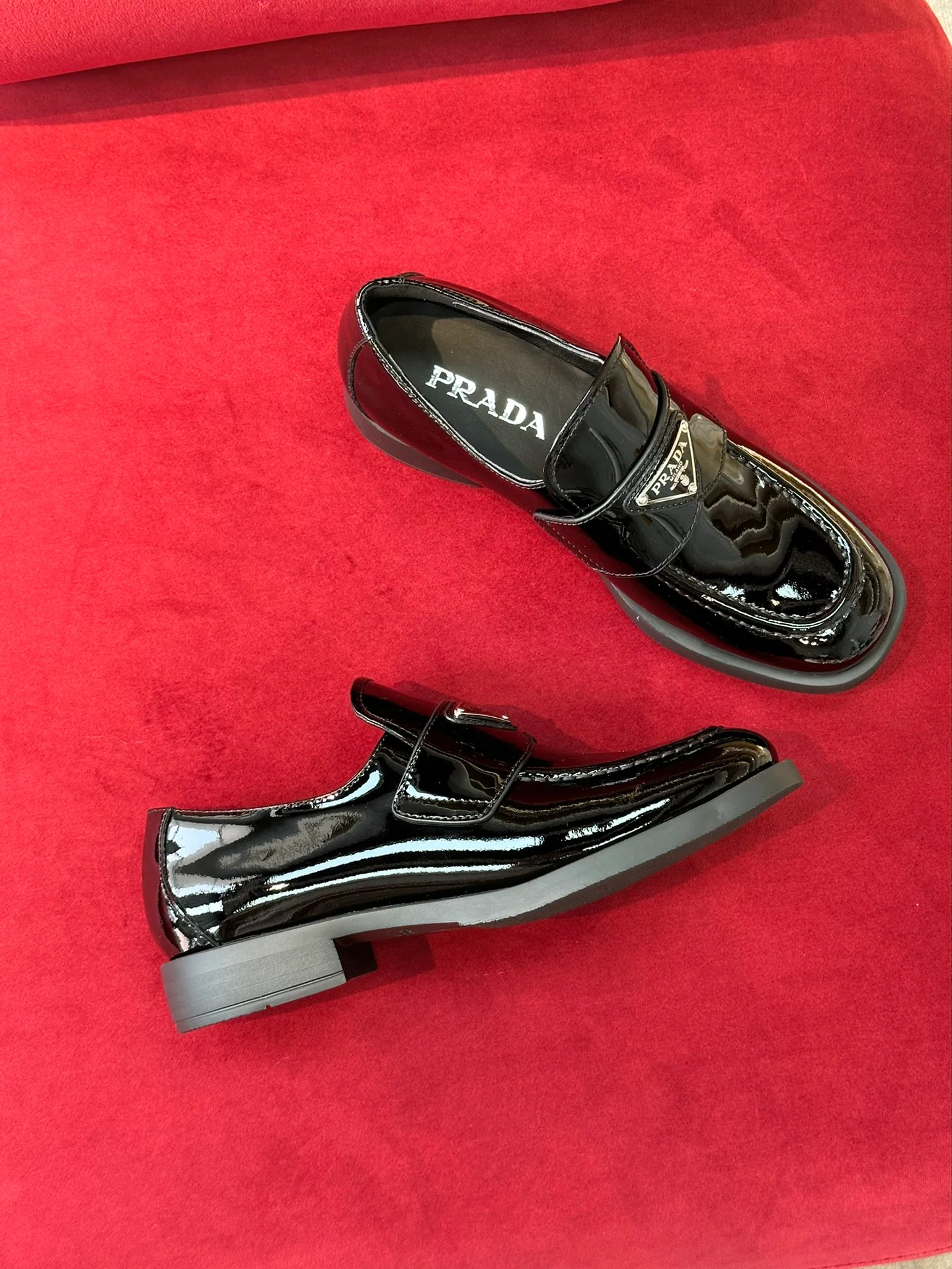 Кожаные лоферы Prada 2024 - черные