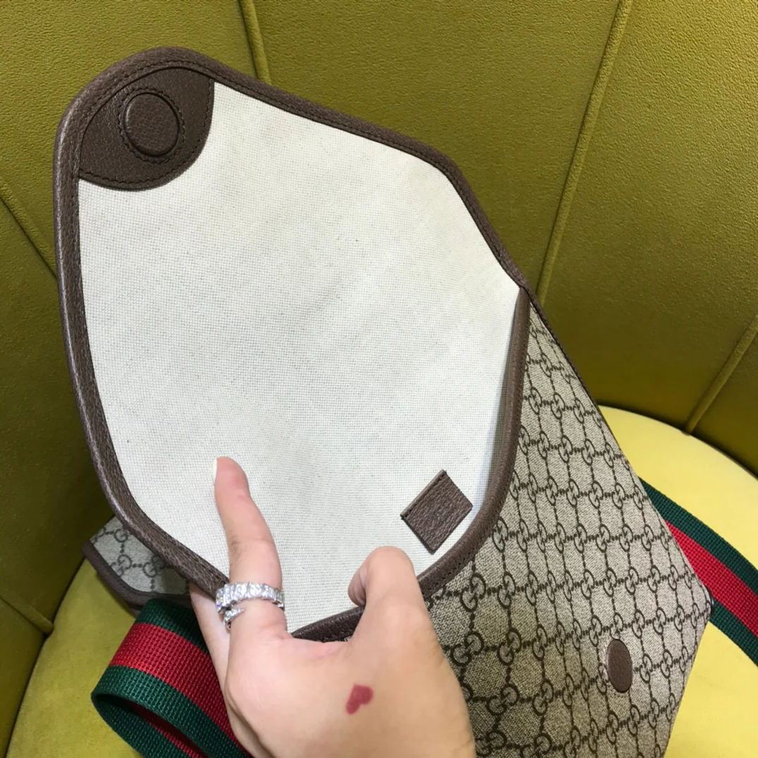 Gucci-老花斜背包