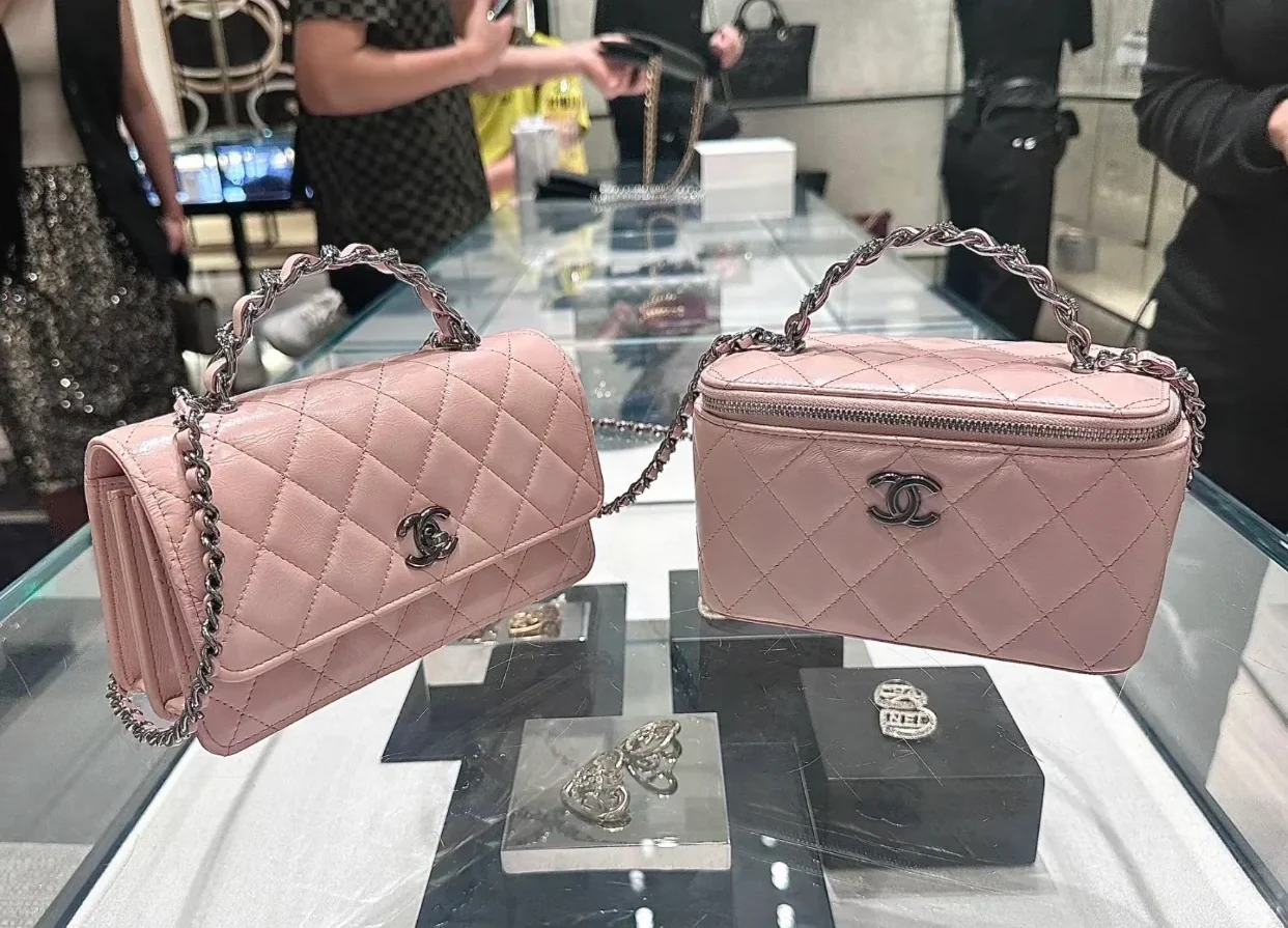 Длинная сумка-коробка Chanel - розовая