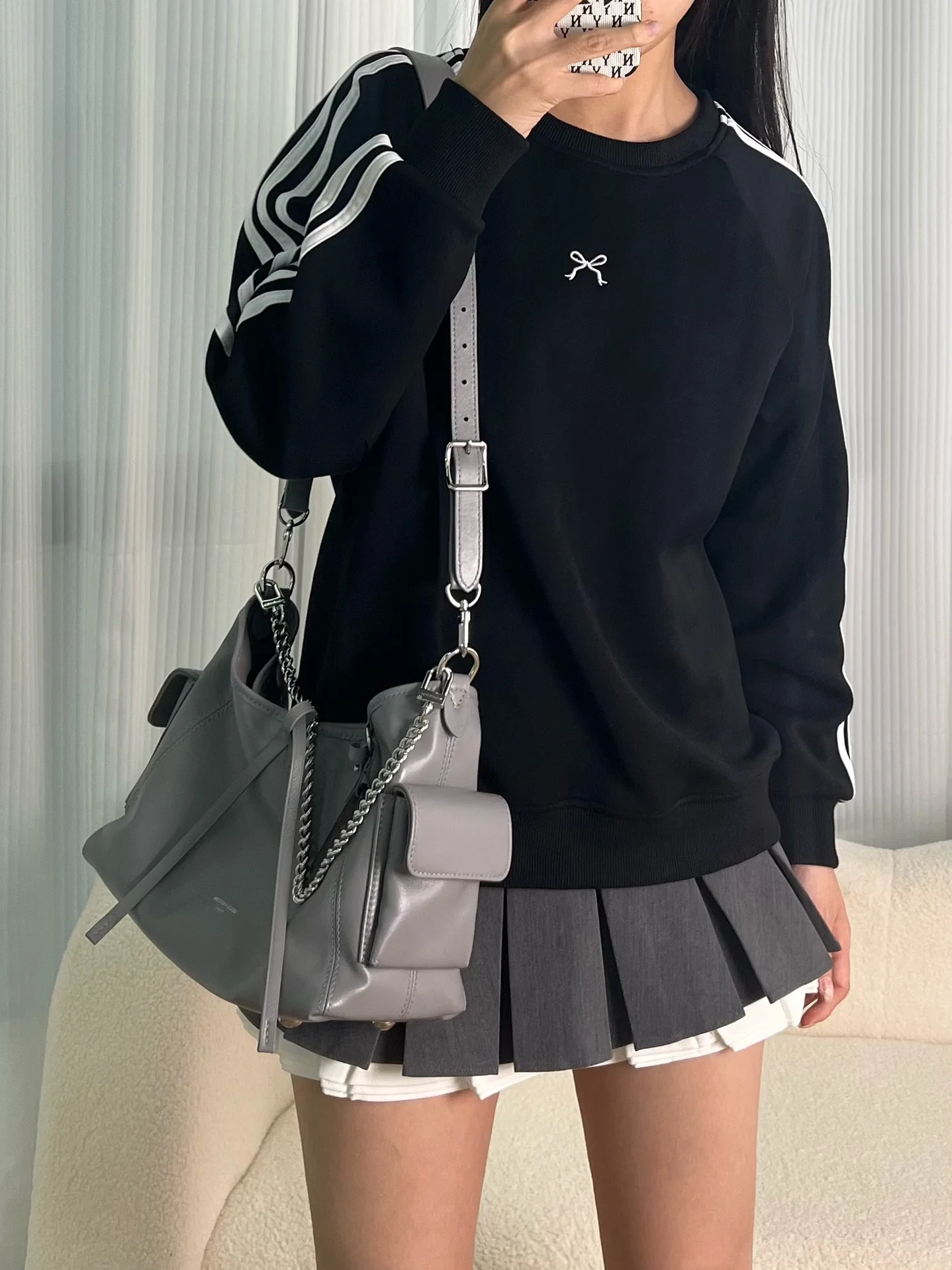 LV-m24861-carryall-cargo-vibe-pm handbag-grey