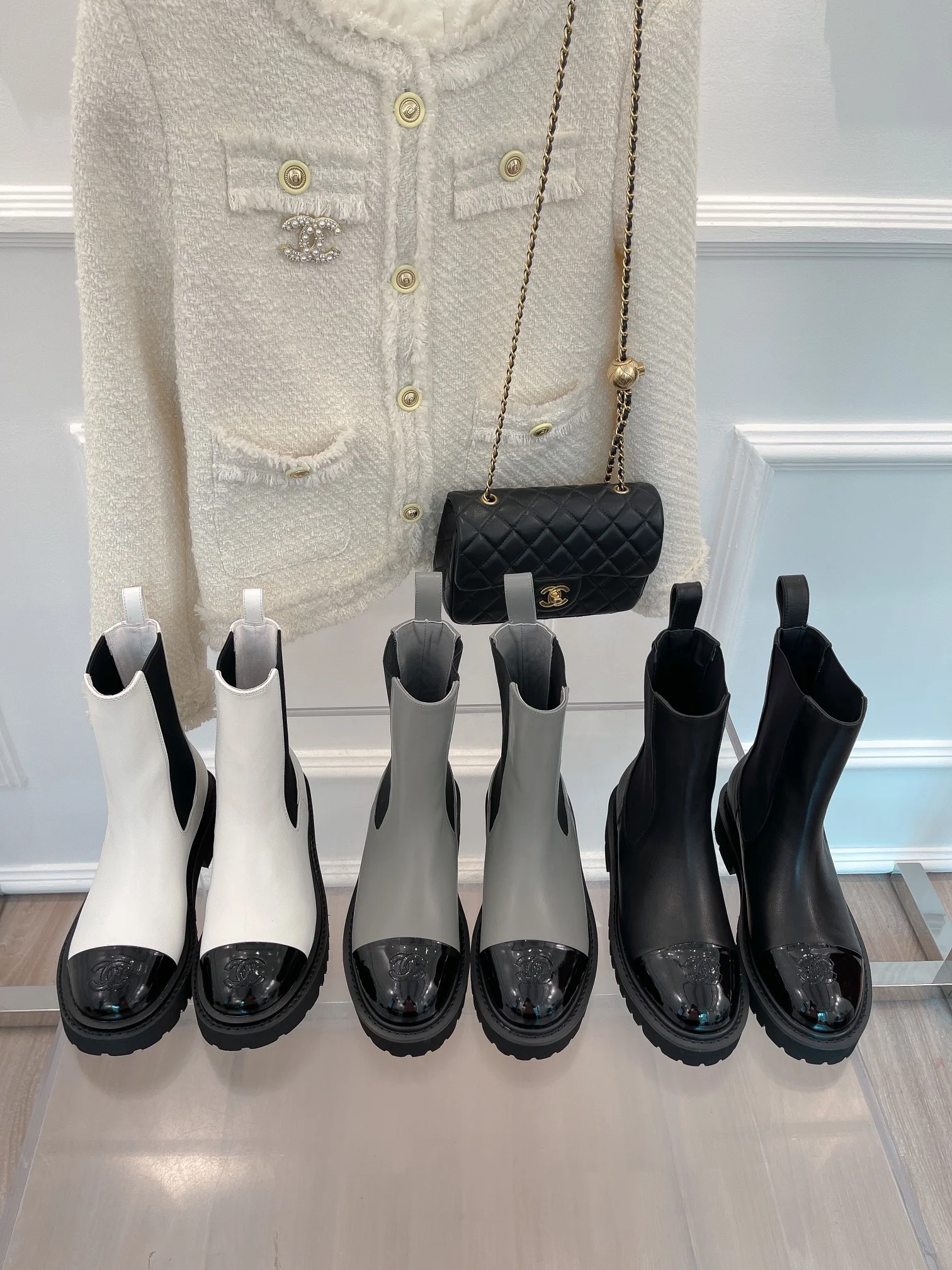 Новинка сезона осень/зима 2023 от Chanel - Ботильоны с круглым носком - Черные