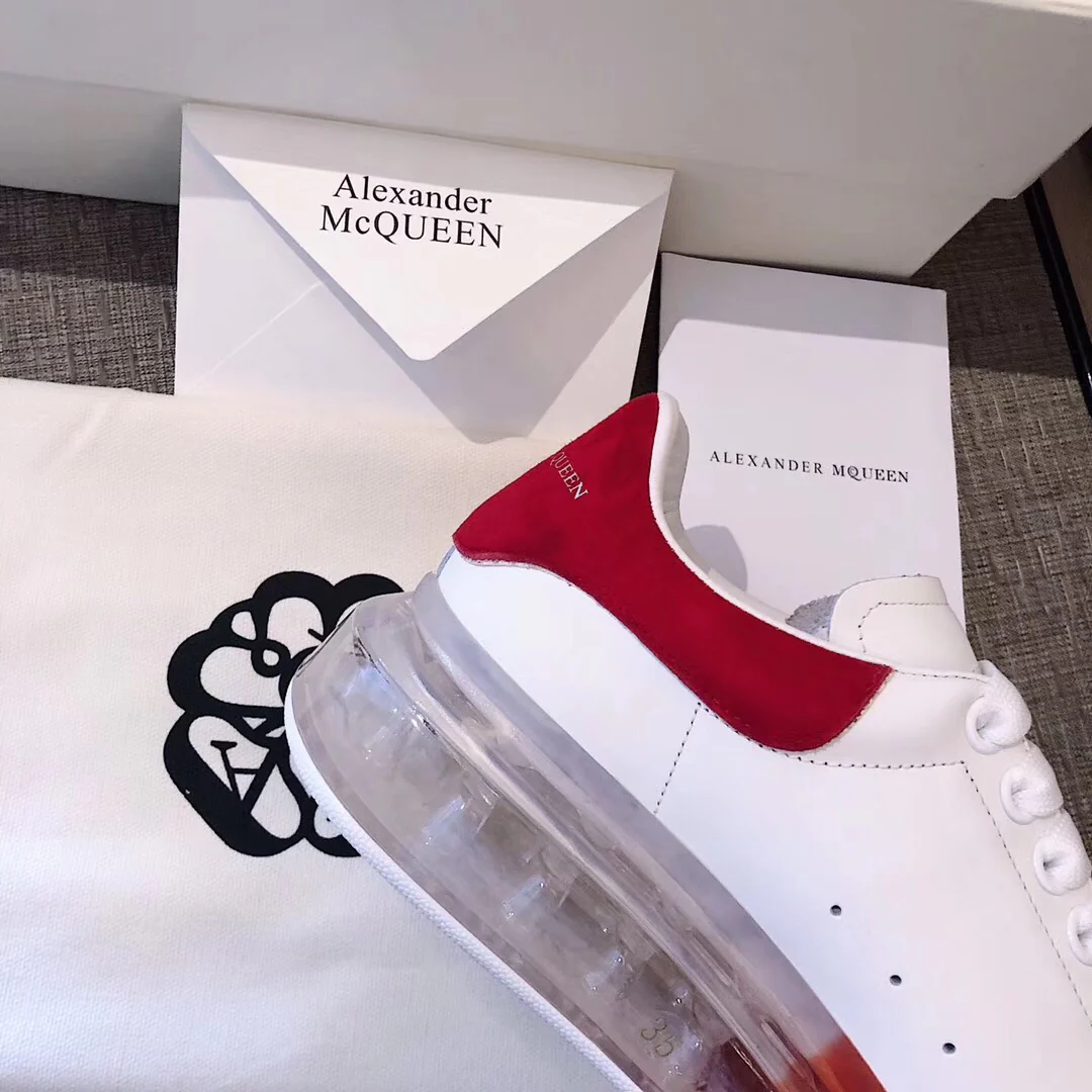 Белые кроссовки McQueen с прозрачной подошвой - красные