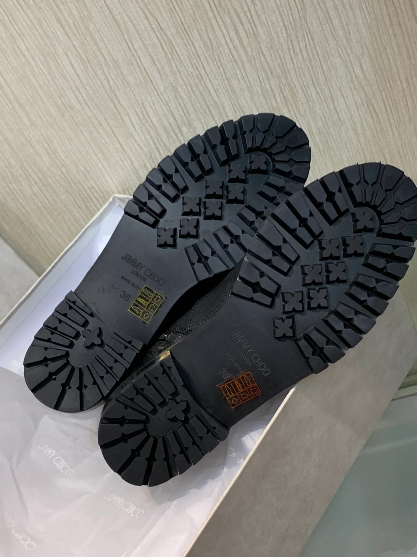 Jimmy - Новинка сезона осень/зима 2022 - Женские сапоги, украшенные стразами Swarovski