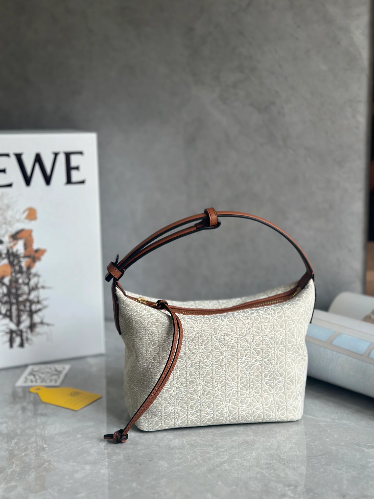 Сумка Loewe Cubi - жаккардовая телячья кожа - маленькая - белая