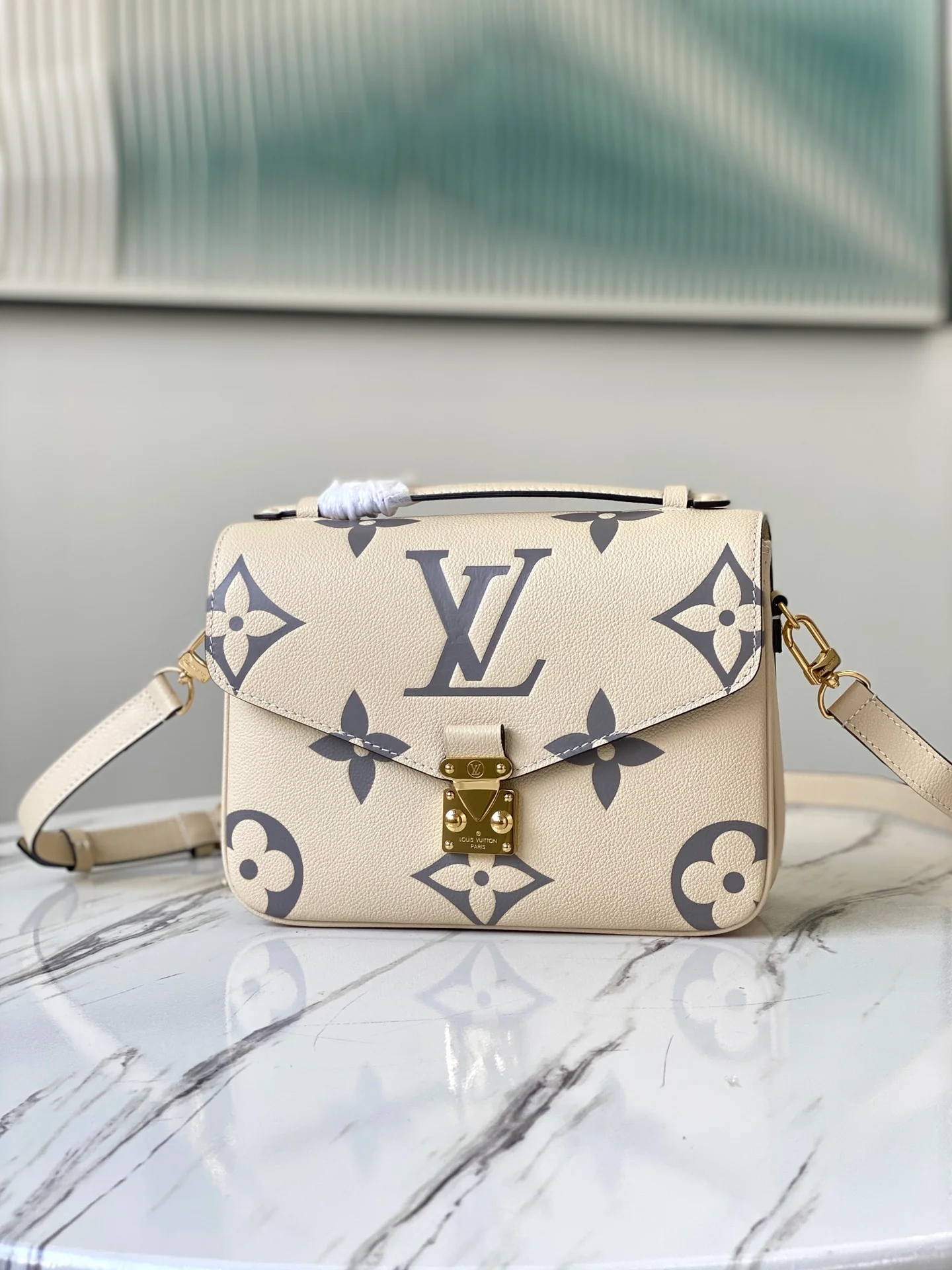 m45384-LV-pochette-metis-messenger bag-cream white