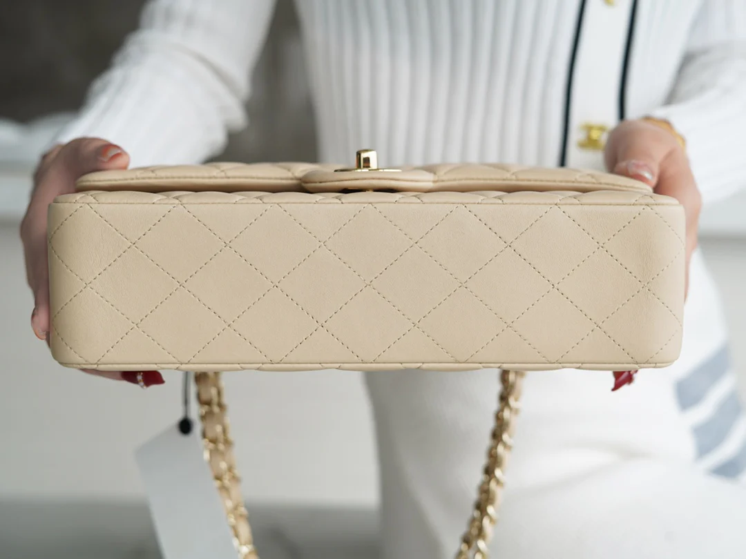 Сумка Chanel CF Medium - 25 см - из абрикосовой овечьей кожи с пряжкой из светлого золота - CF25