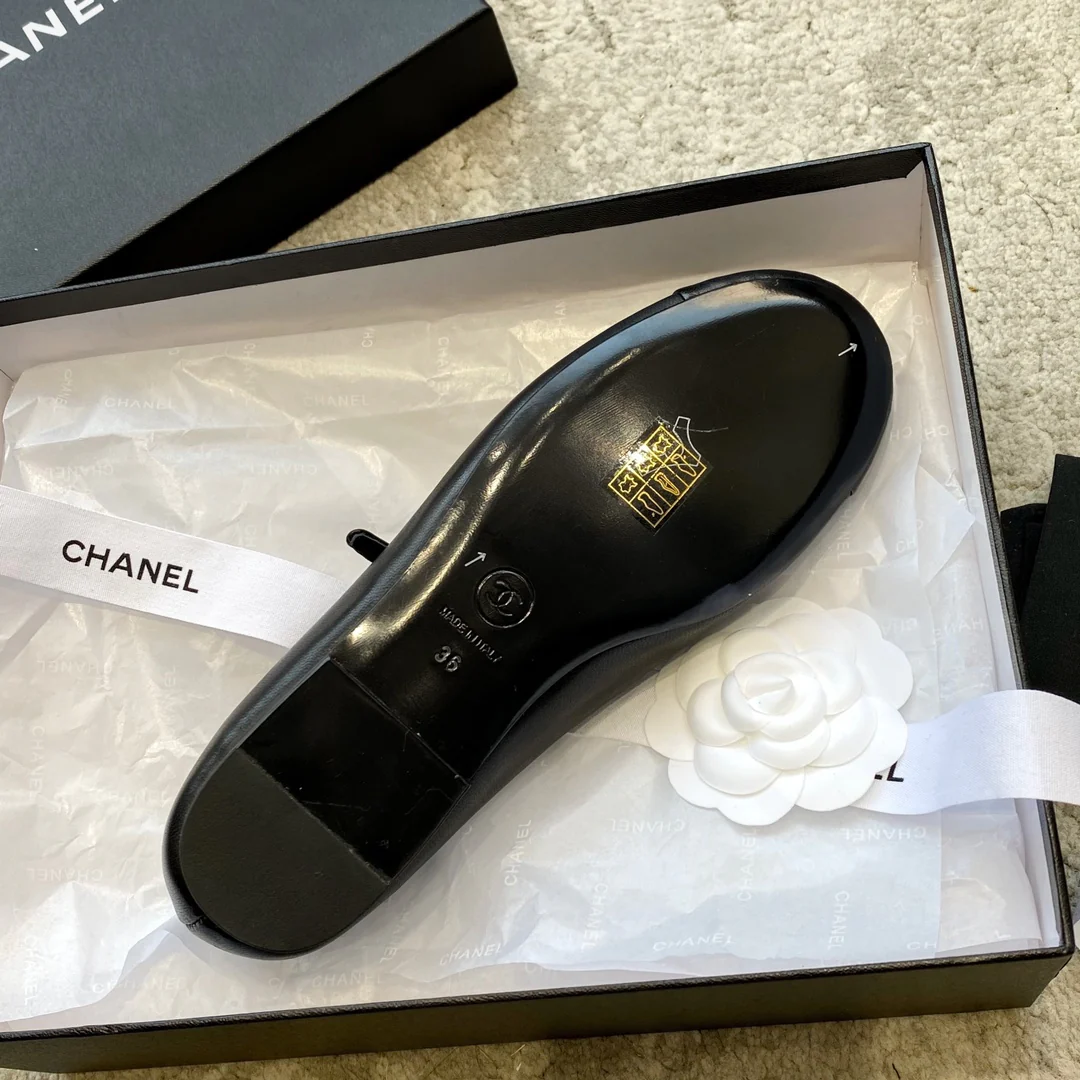 Новинка сезона весна/лето 2023 от Chanel - туфли Мэри Джейн с двойной пряжкой - черные.