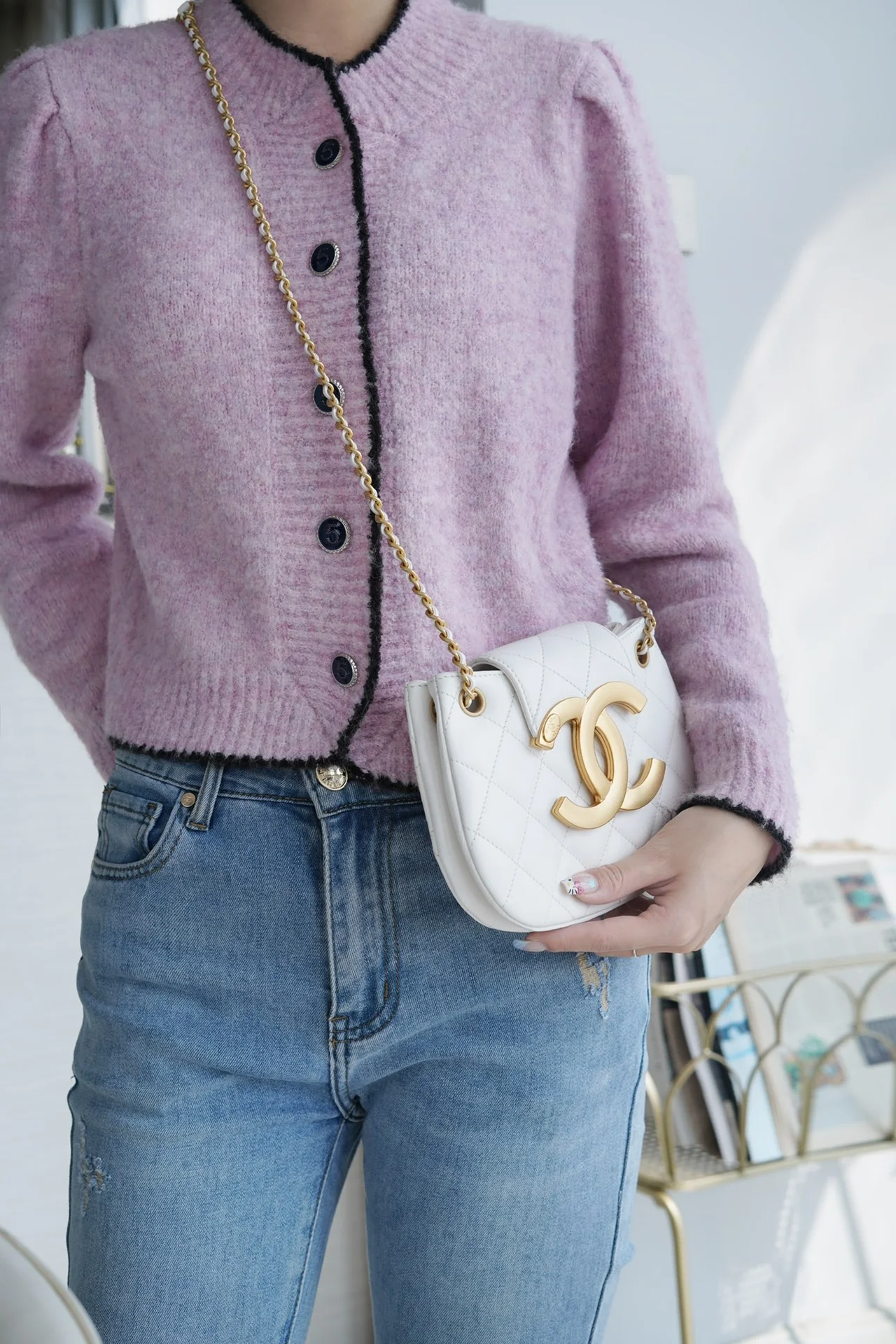 Chanel - Новая большая сумка-мессенджер Double C - Белая