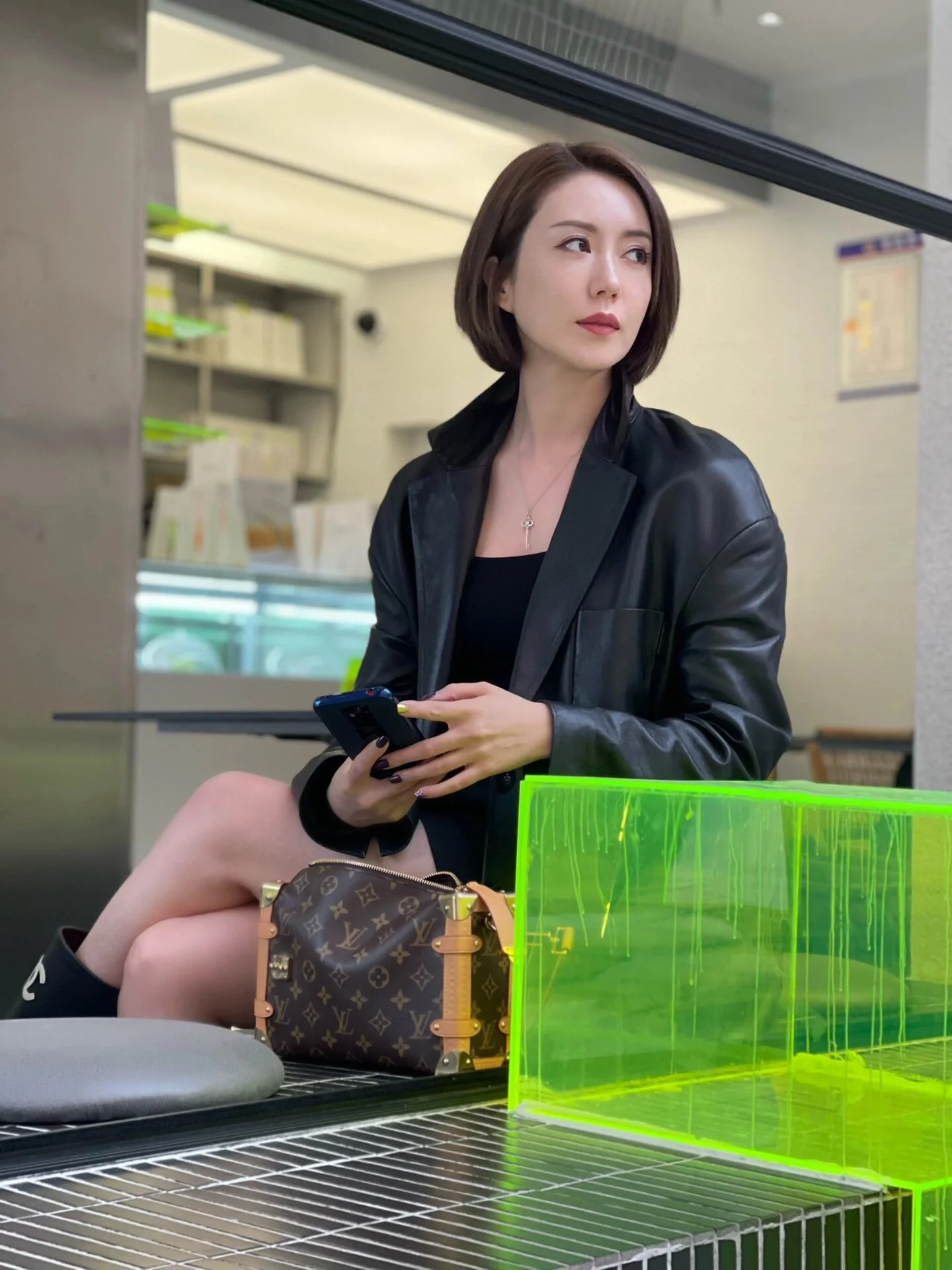 m46358-LV-side-trunk-mm-handbag/shoulder bag