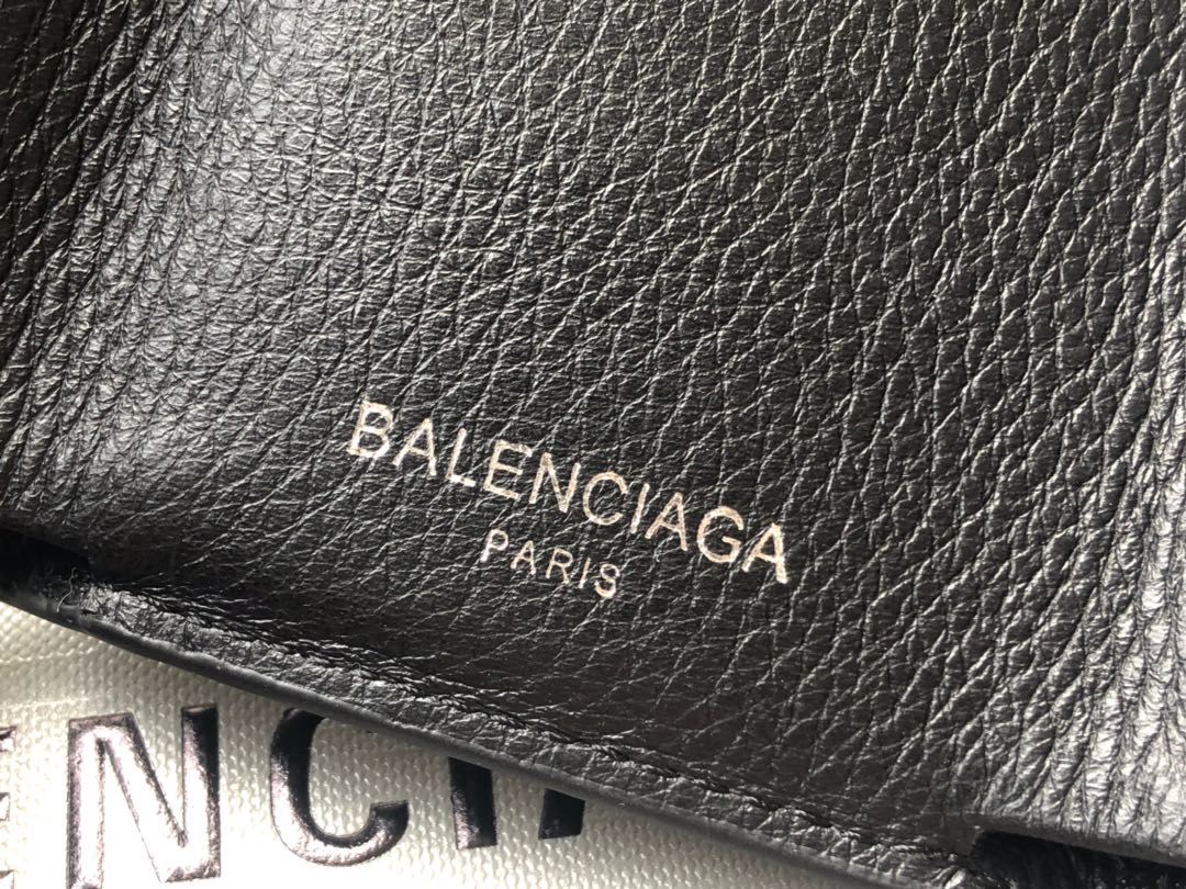 Balenciaga-新款V型三折短夹