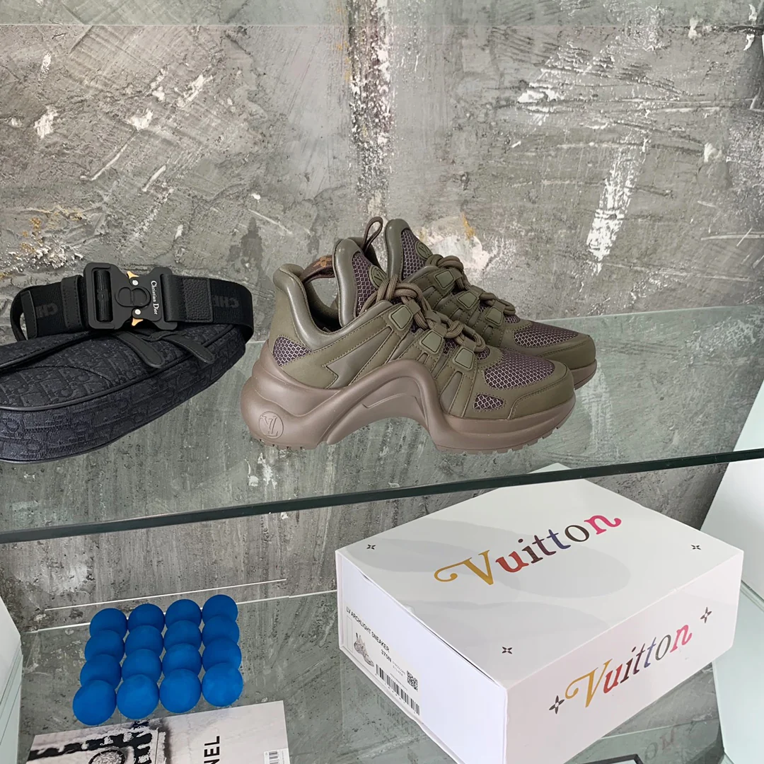 Обувь LV - Массивные кроссовки LV - 17