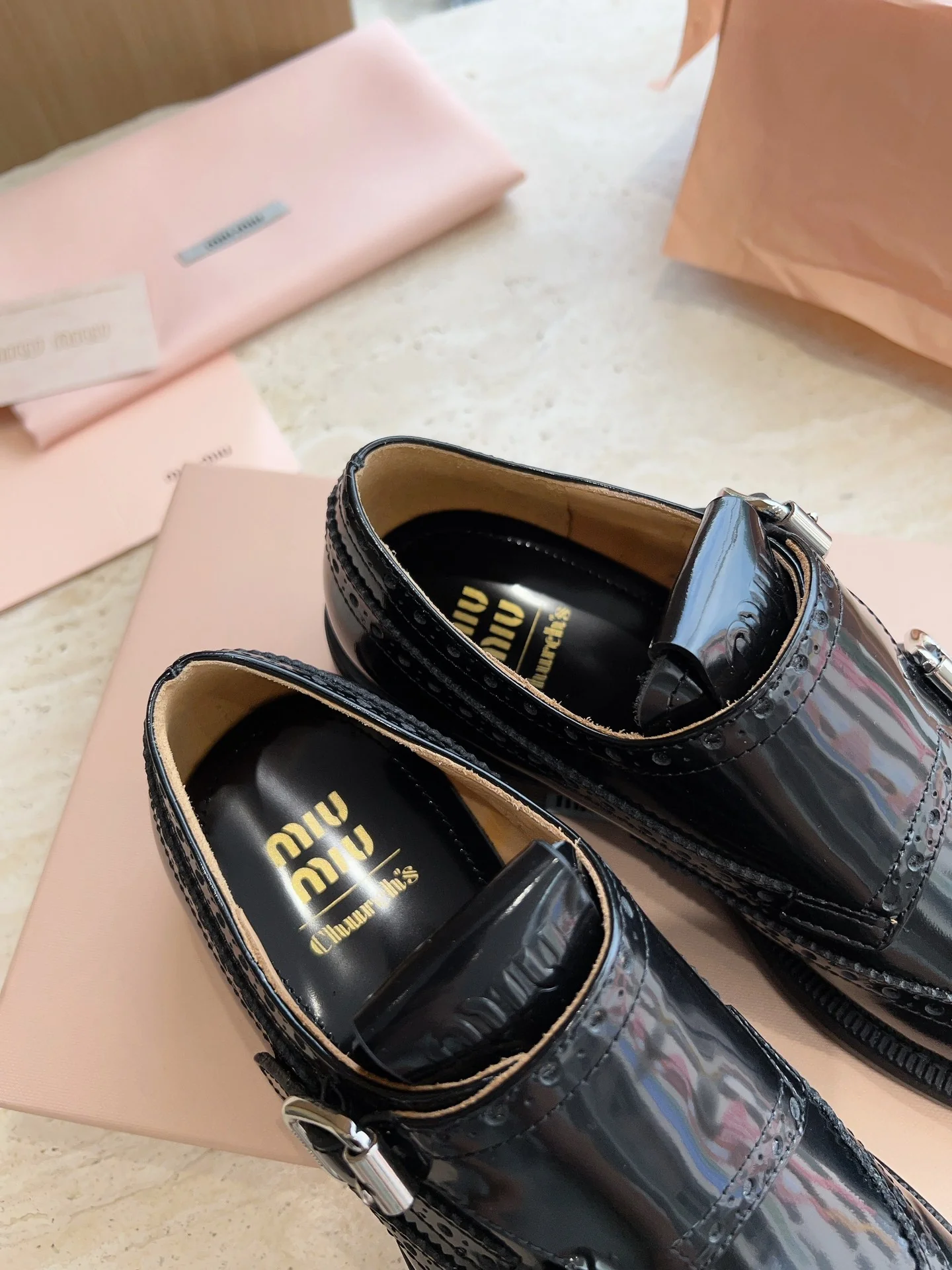 Miu Miu - Новинка 2023 года - Лоферы на шнуровке в британском стиле