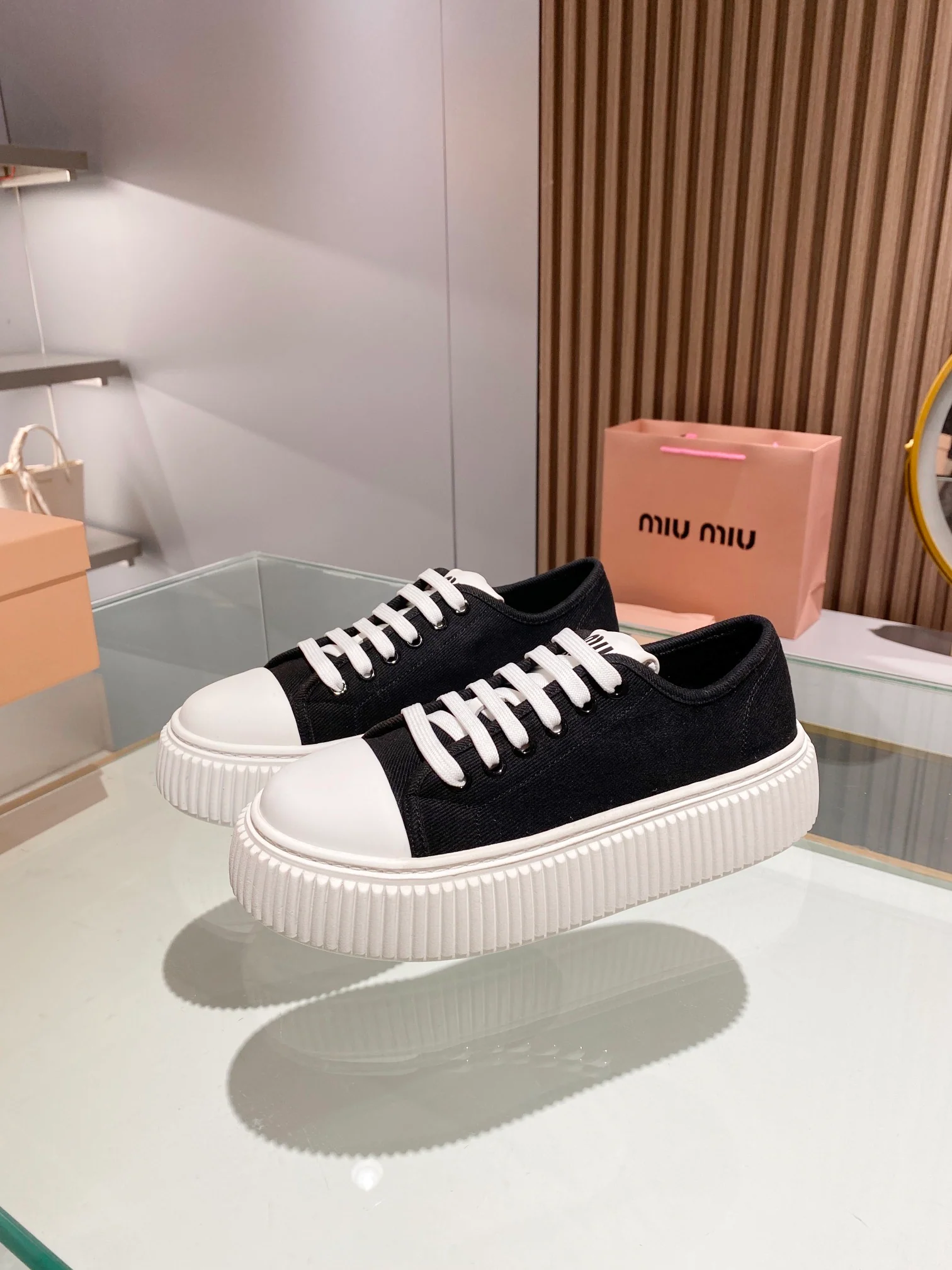 Коллекция Miu Miu 2023 года с подиума - Лоферы