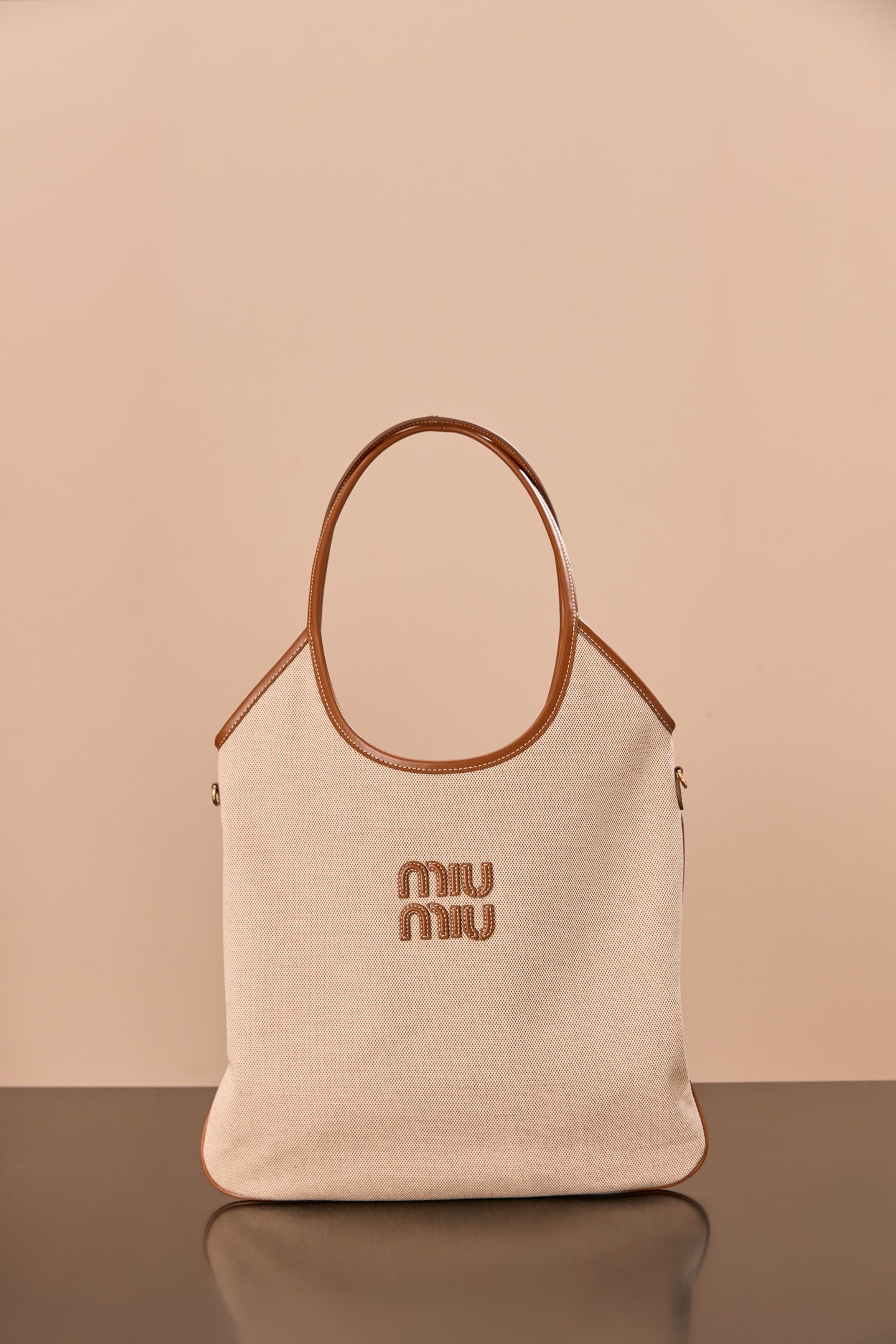 Сумка-шоппер Miu Miu-5bq231m980-??? Большая, из белого холста.