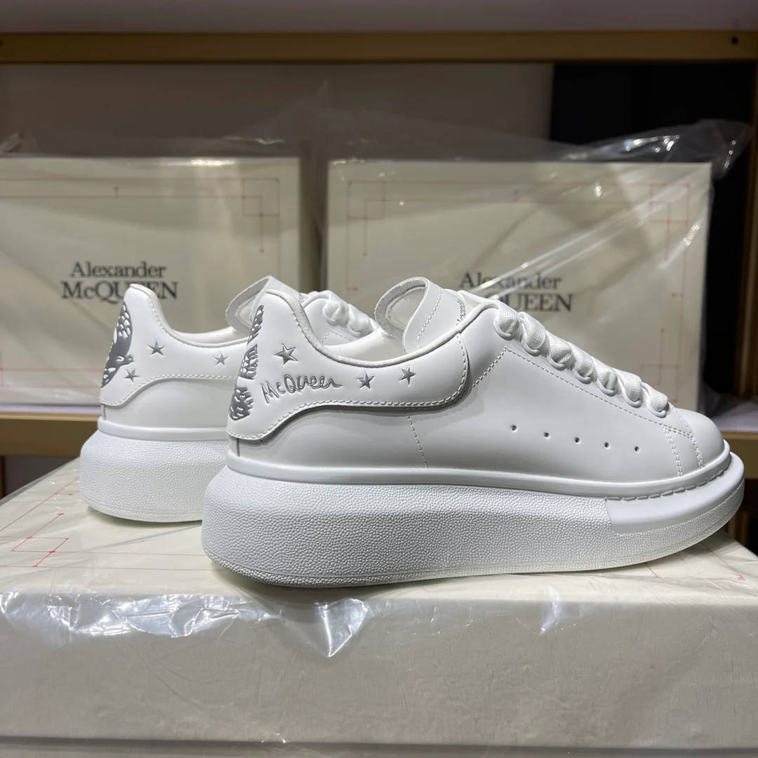 Классические белые кроссовки McQueen - унисекс - серебристый ?ласточкин хвост? - премиум-издание