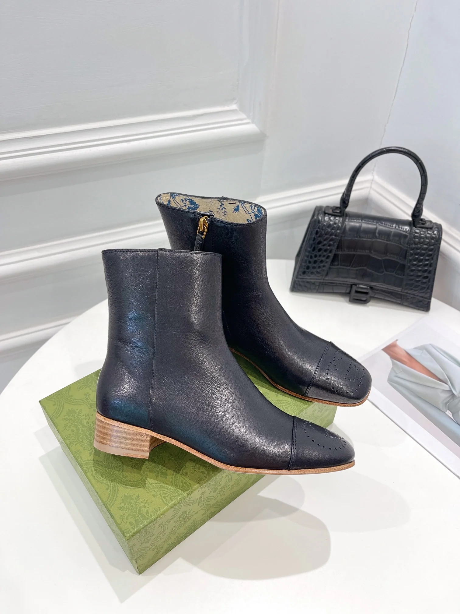 Новинка сезона осень/зима 2022 от Gucci - Ботильоны - 2