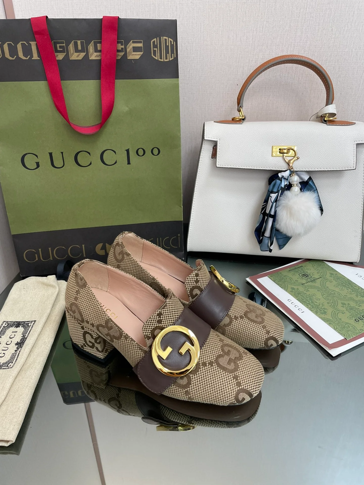 Gucci - Туфли на низком каблуке с закрытым носком - Монограммный узор - Абрикосовый цвет