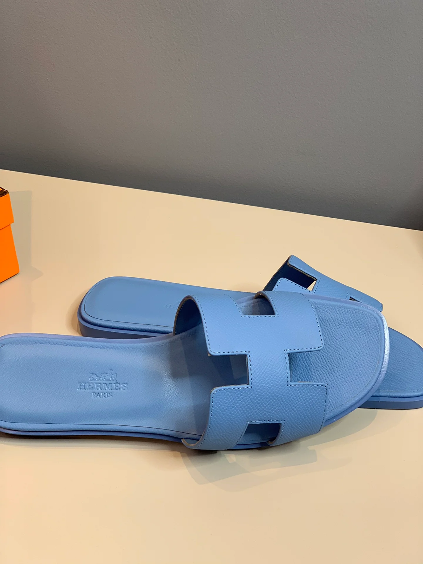 Новинка 2022 года от Hermes - Тапочки с отпечатком руки - Синие - 1