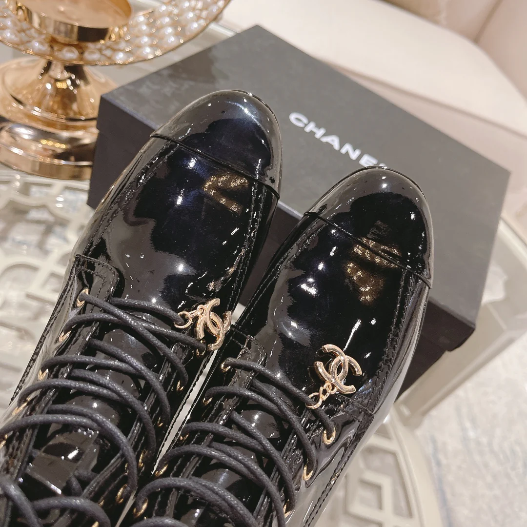 Chanel - Ботильоны с цепочкой и пряжкой