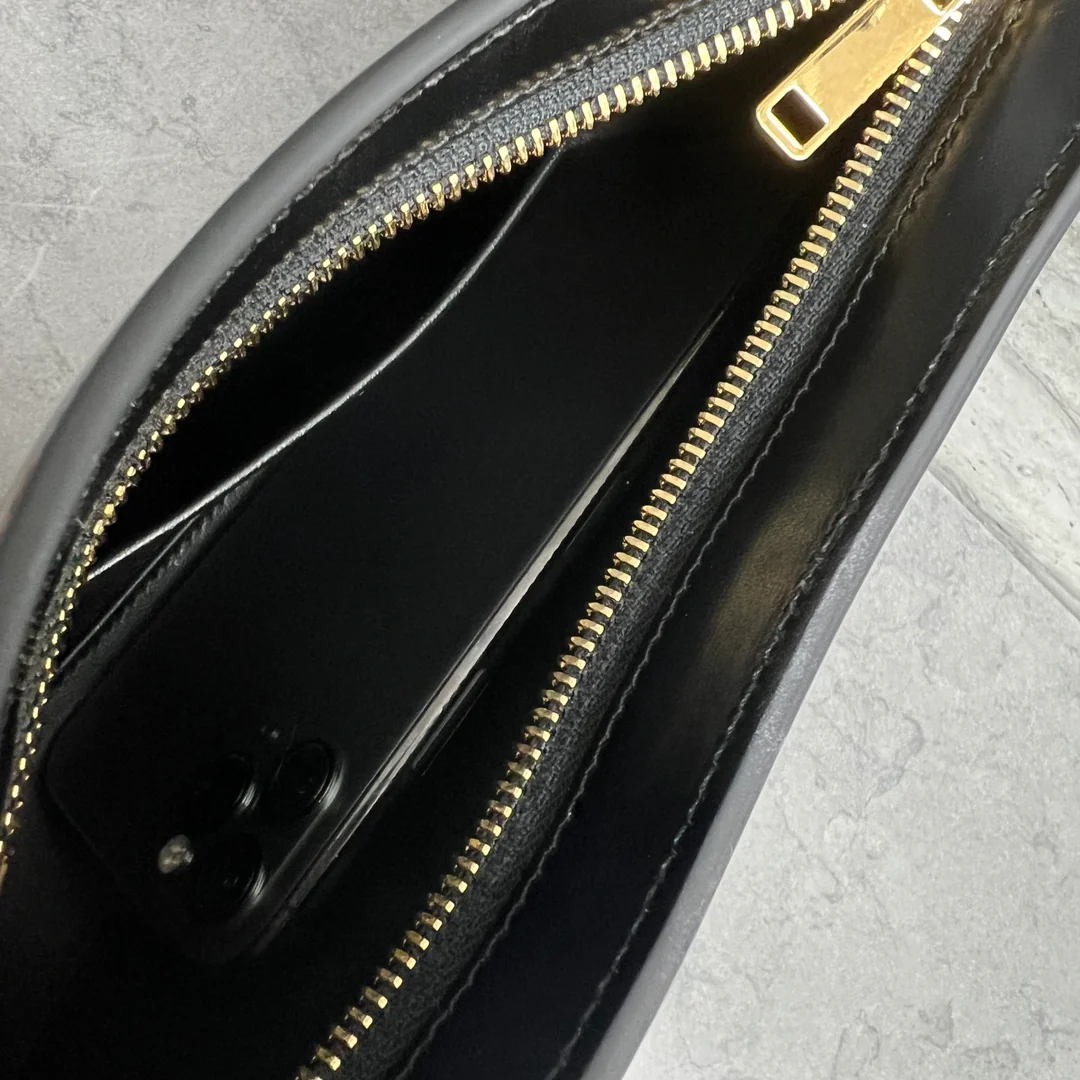 Сумка Celine Tillt - черная (подмышечная сумка)