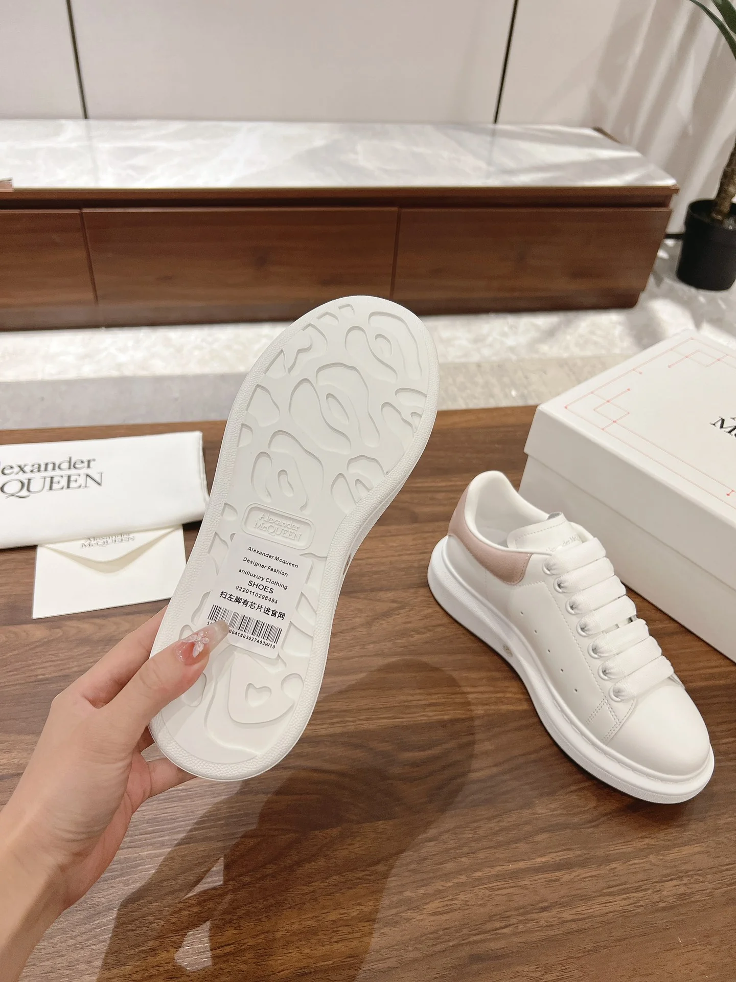 Скейтбордные кроссовки McQueen 2024 - белые