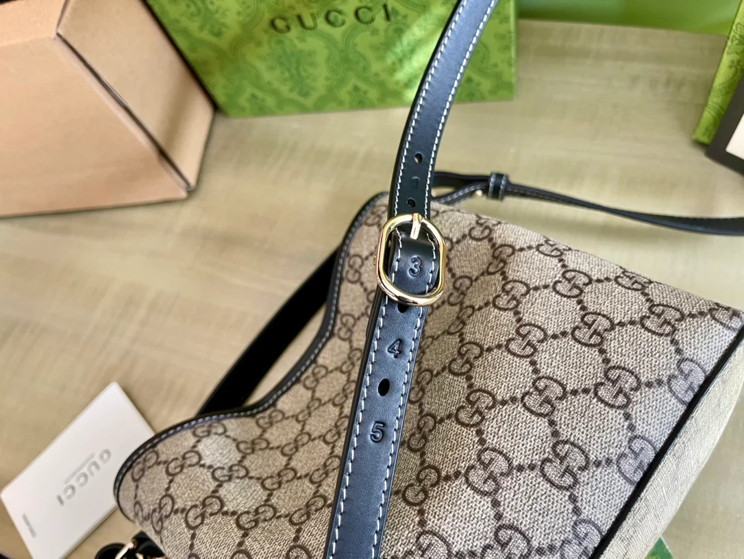 Мини-сумка Gucci 2025 из черной кожи - коричневая
