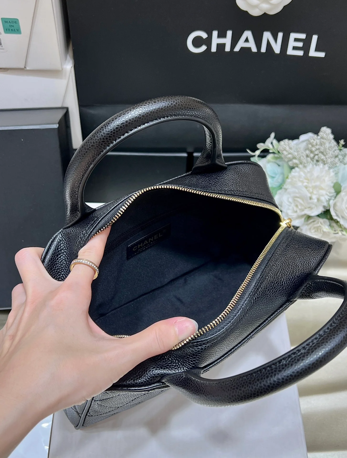 Винтажная сумка-боулинг Chanel - черная