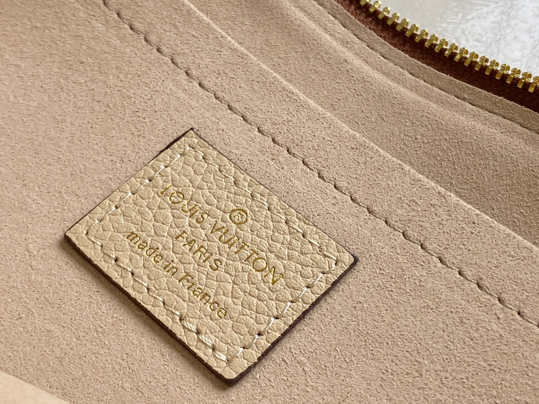 lv-m80174-daily-clutch bag