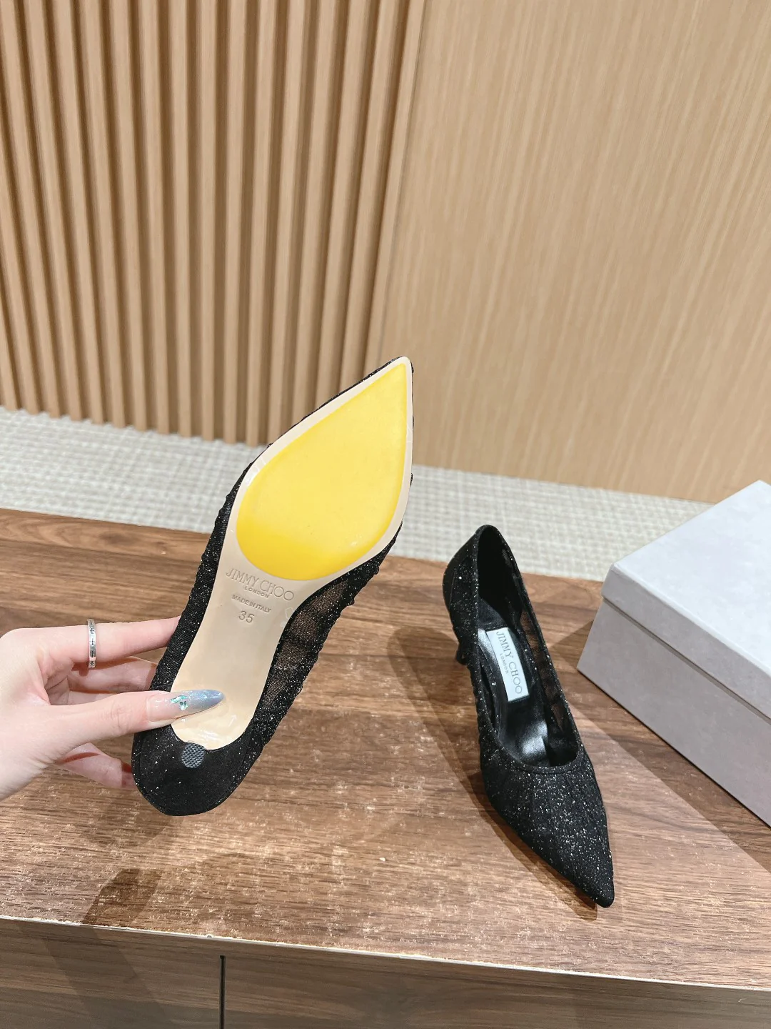 Jimmy - Сетчатые туфли на высоком каблуке с острым носком - Черные