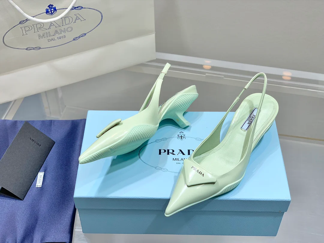 Prada - Зеленые туфли на низком каблуке