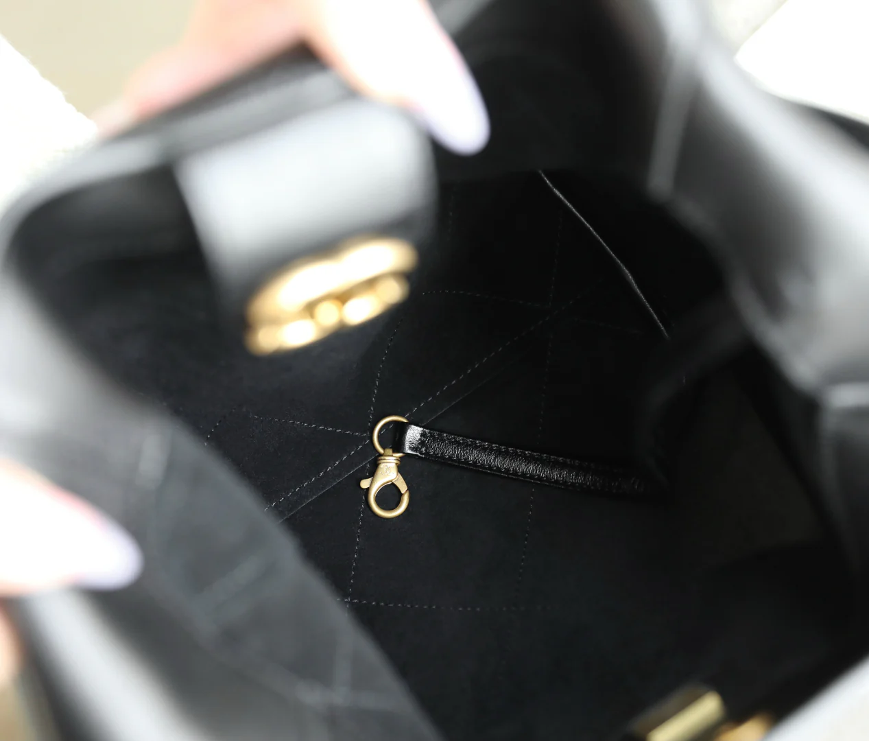 Сумка-хобо Chanel 25p Small Hippie Bag - черная