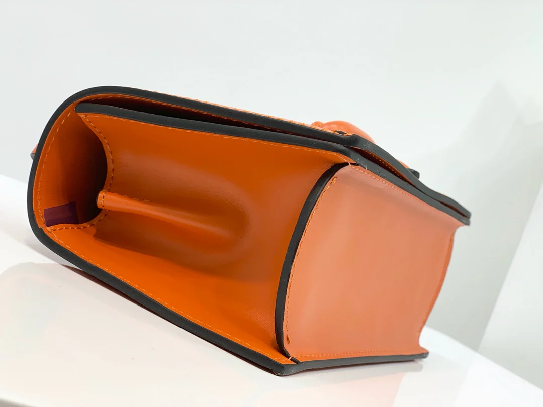 Треугольная сумка Loewe - Телячья кожа - Маленькая - 1 шт.