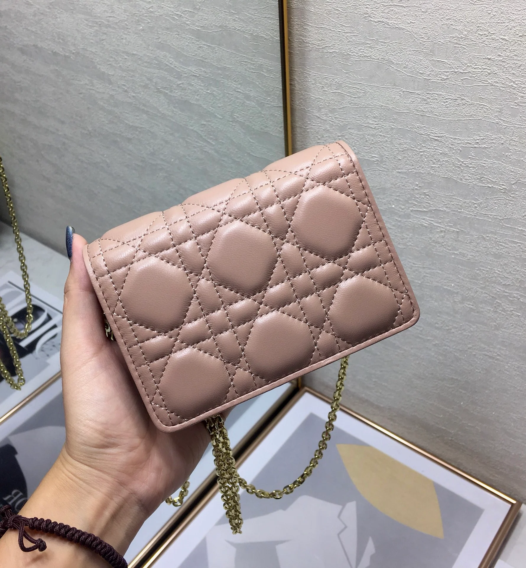 Dior Lady Dior Nano 链条卡包／腰包-豆沙粉