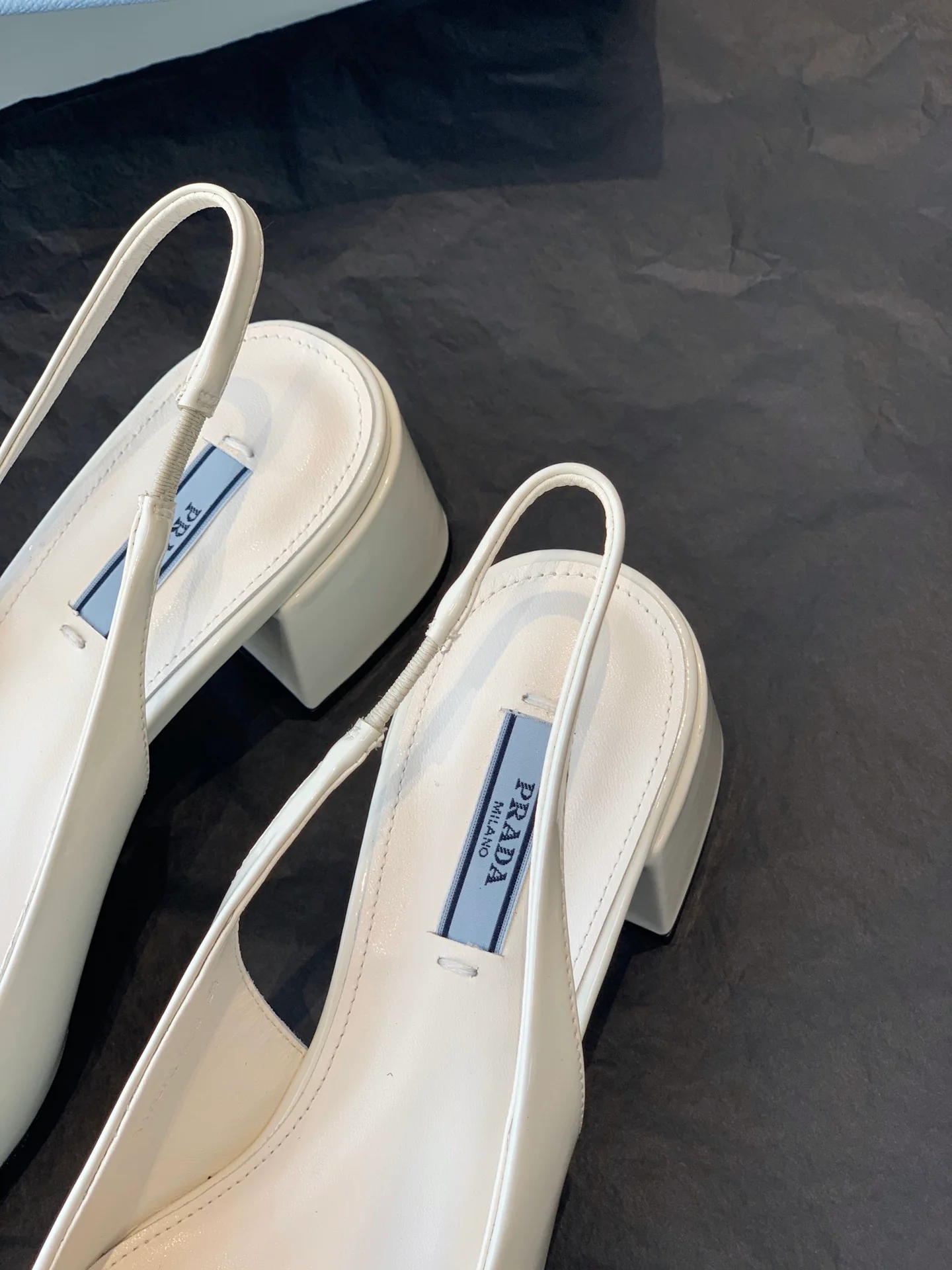 Туфли Prada - Туфли-мэри-джейн на низком каблуке от Prada - белые