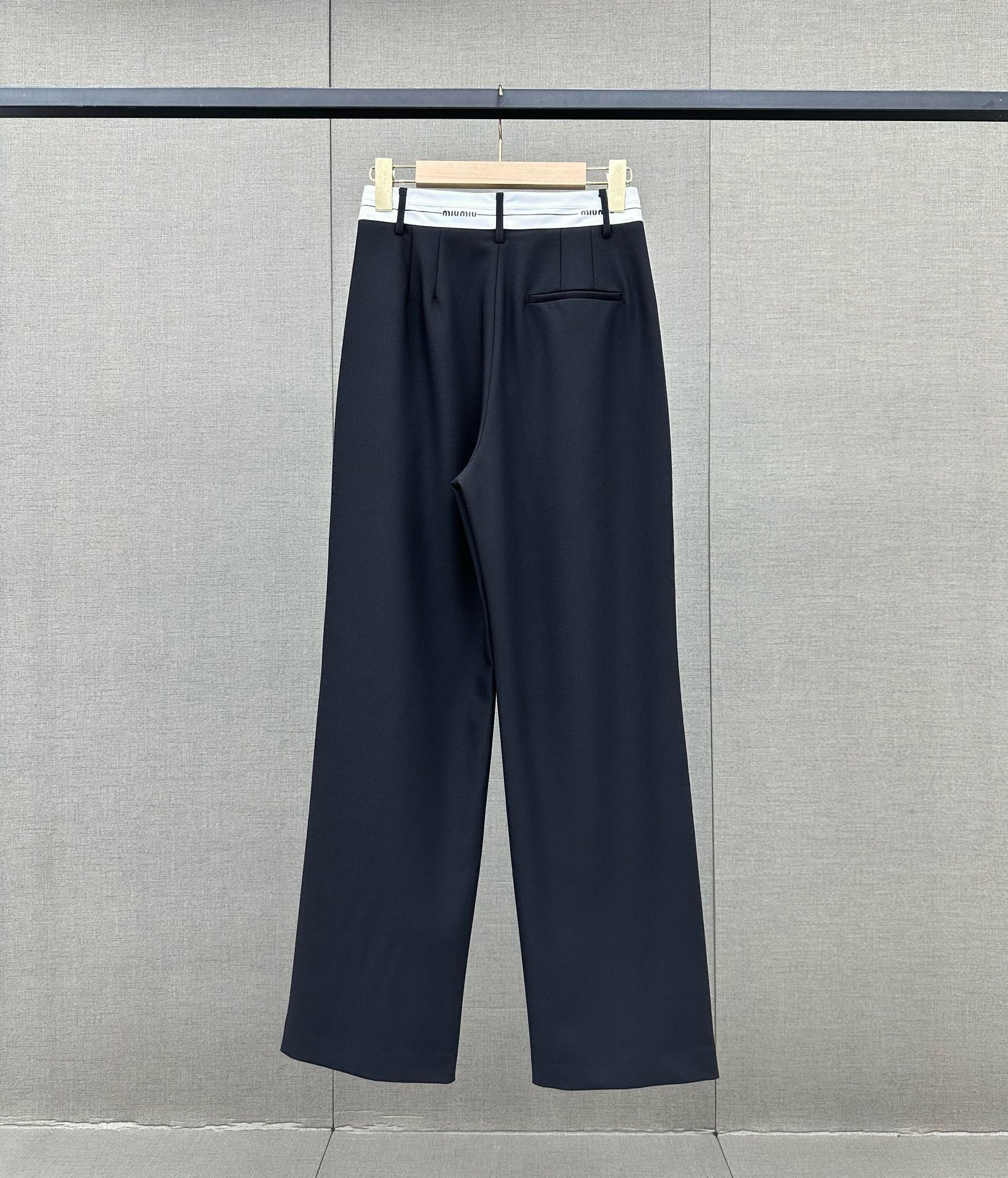 Miu Miu - 2404 - Широкие брюки с жаккардовым узором в виде букв - Черные