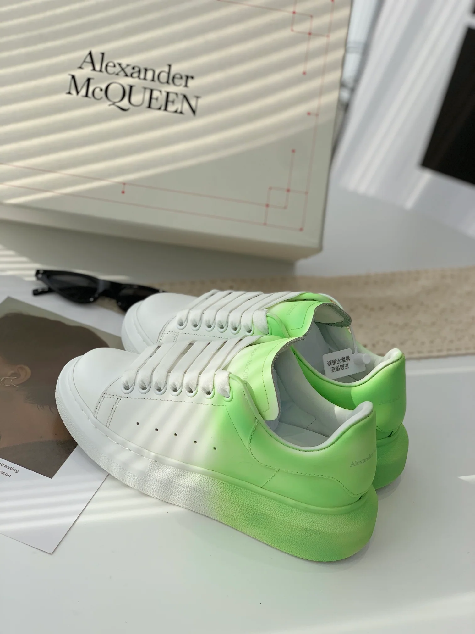 McQueen - Улучшенные классические белые кроссовки - Градиентный зеленый