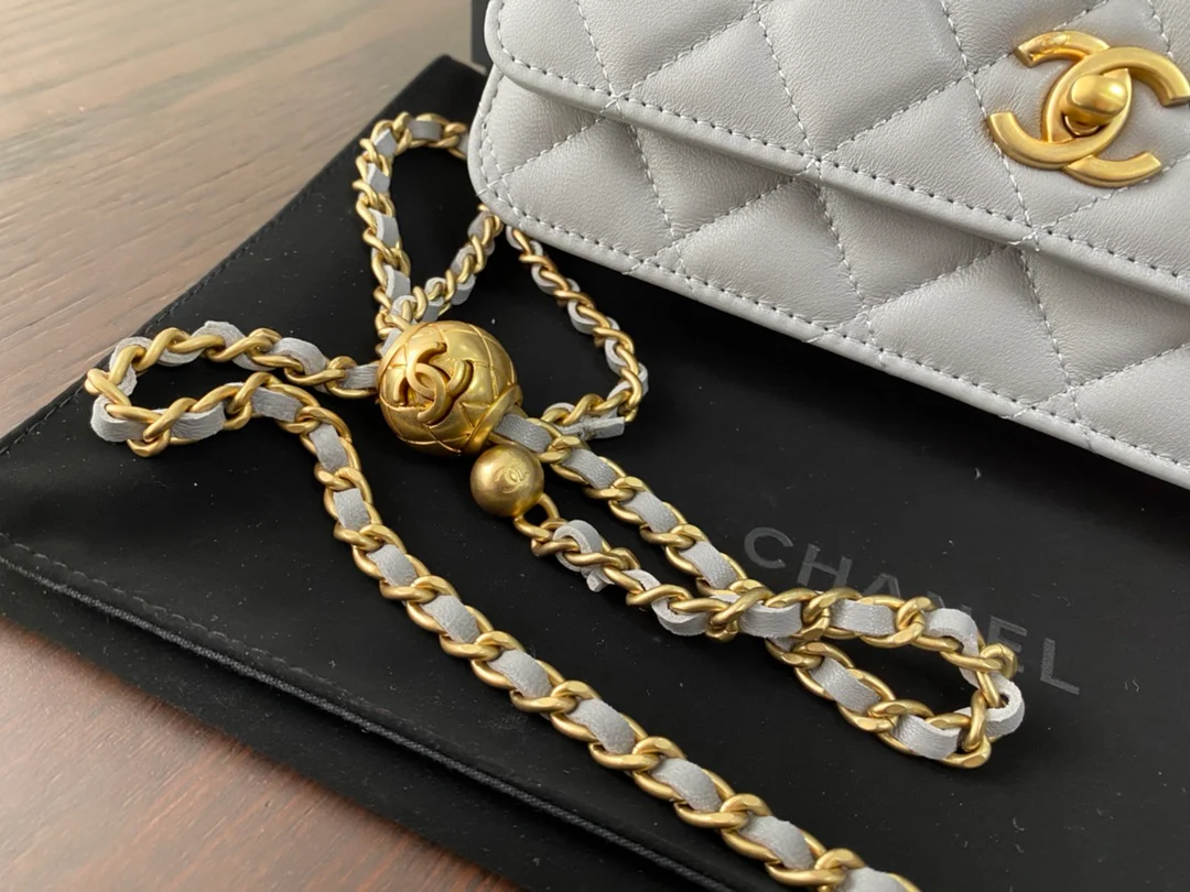 Chanel - Золотой мяч WOC - Овечья кожа