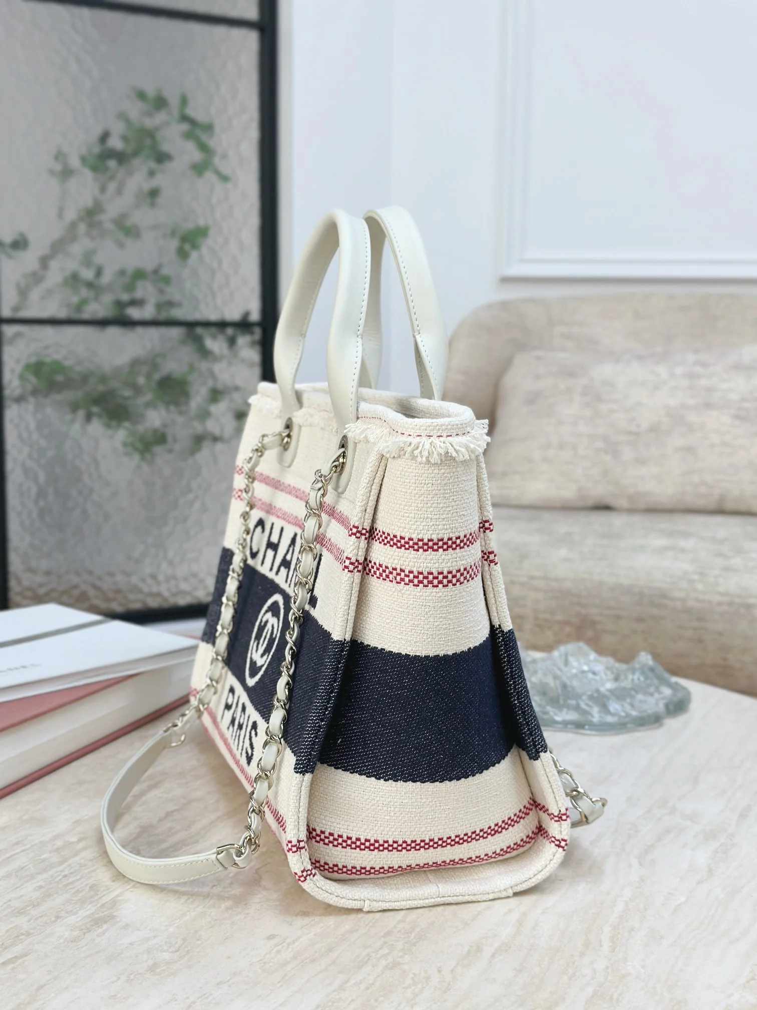 Пляжная сумка Chanel 25c, косметичка, красно-синяя.