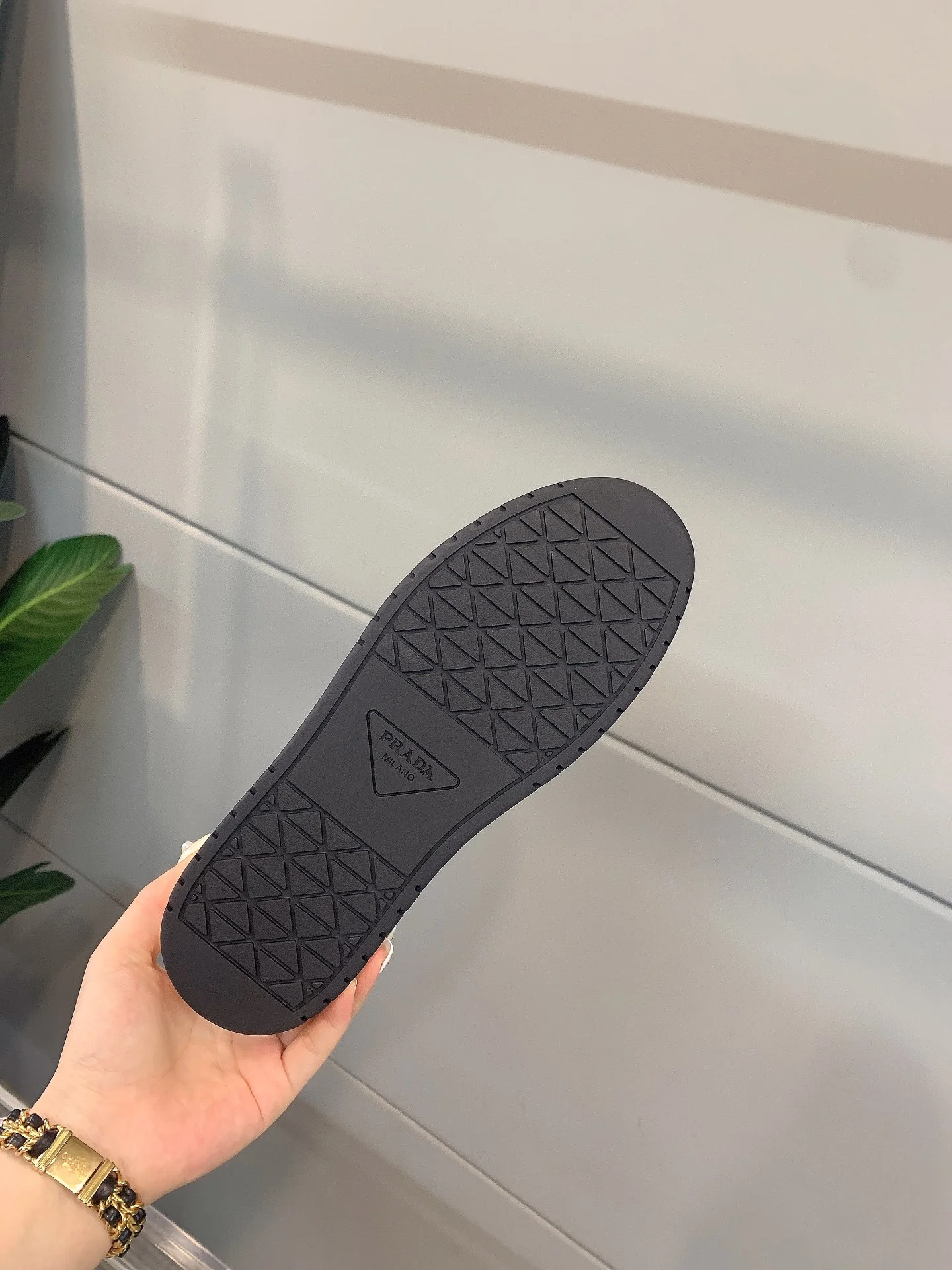 Белые кроссовки Prada, повседневная обувь - 1