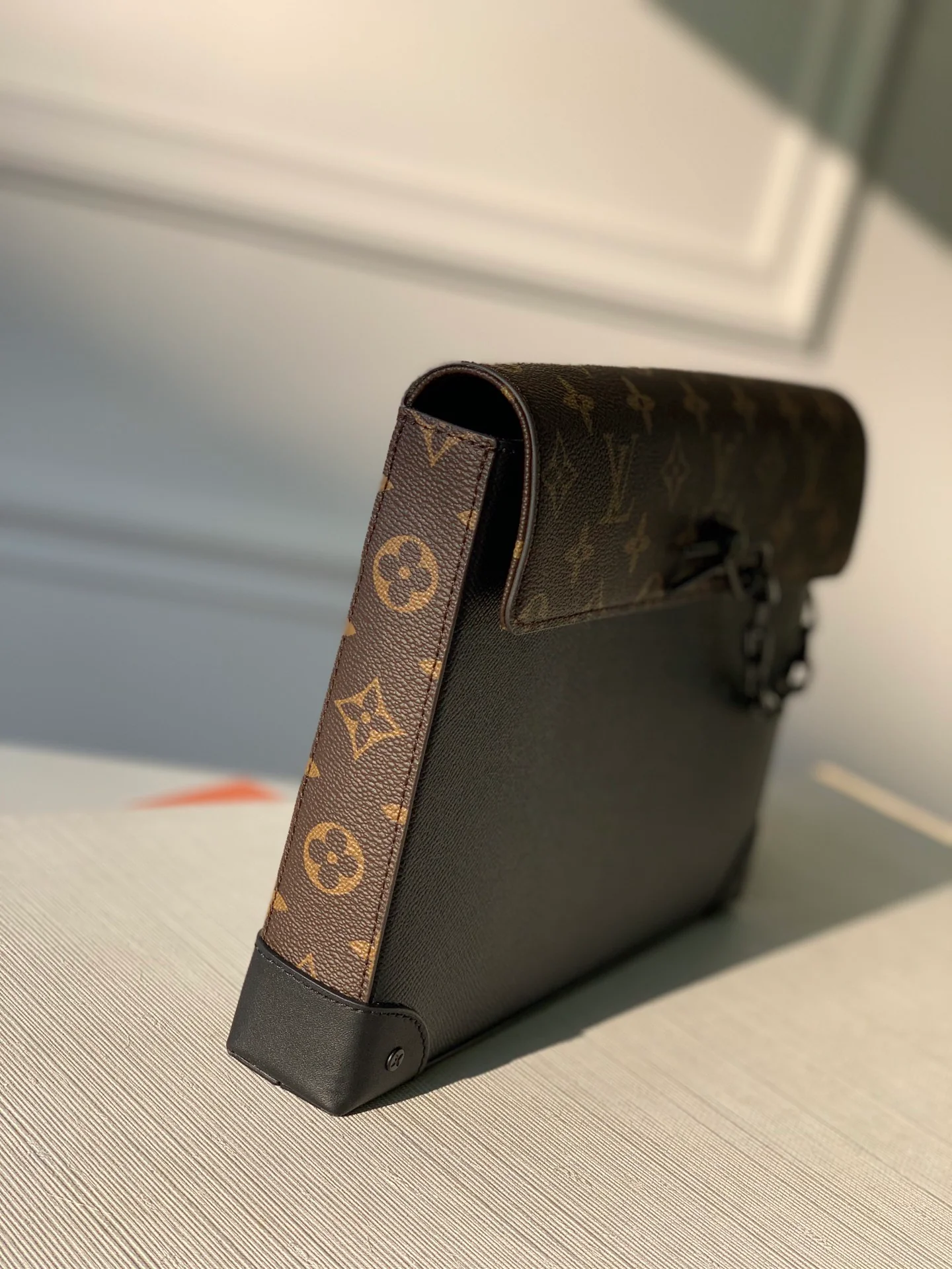 lv-m30583-pochette-voyage-steamer клатч-черный