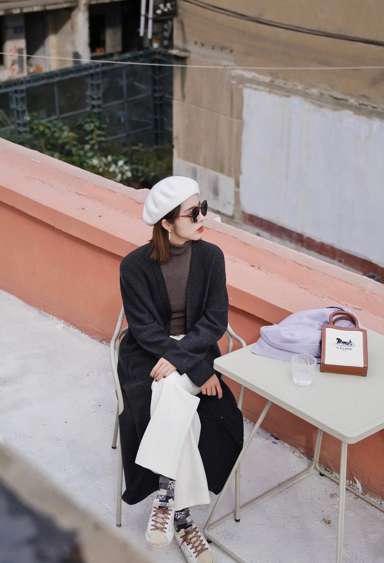 Мини-сумочка Celine Cabas Sulky с принтом из кожи вагю, вертикальная, желто-коричневая ткань.