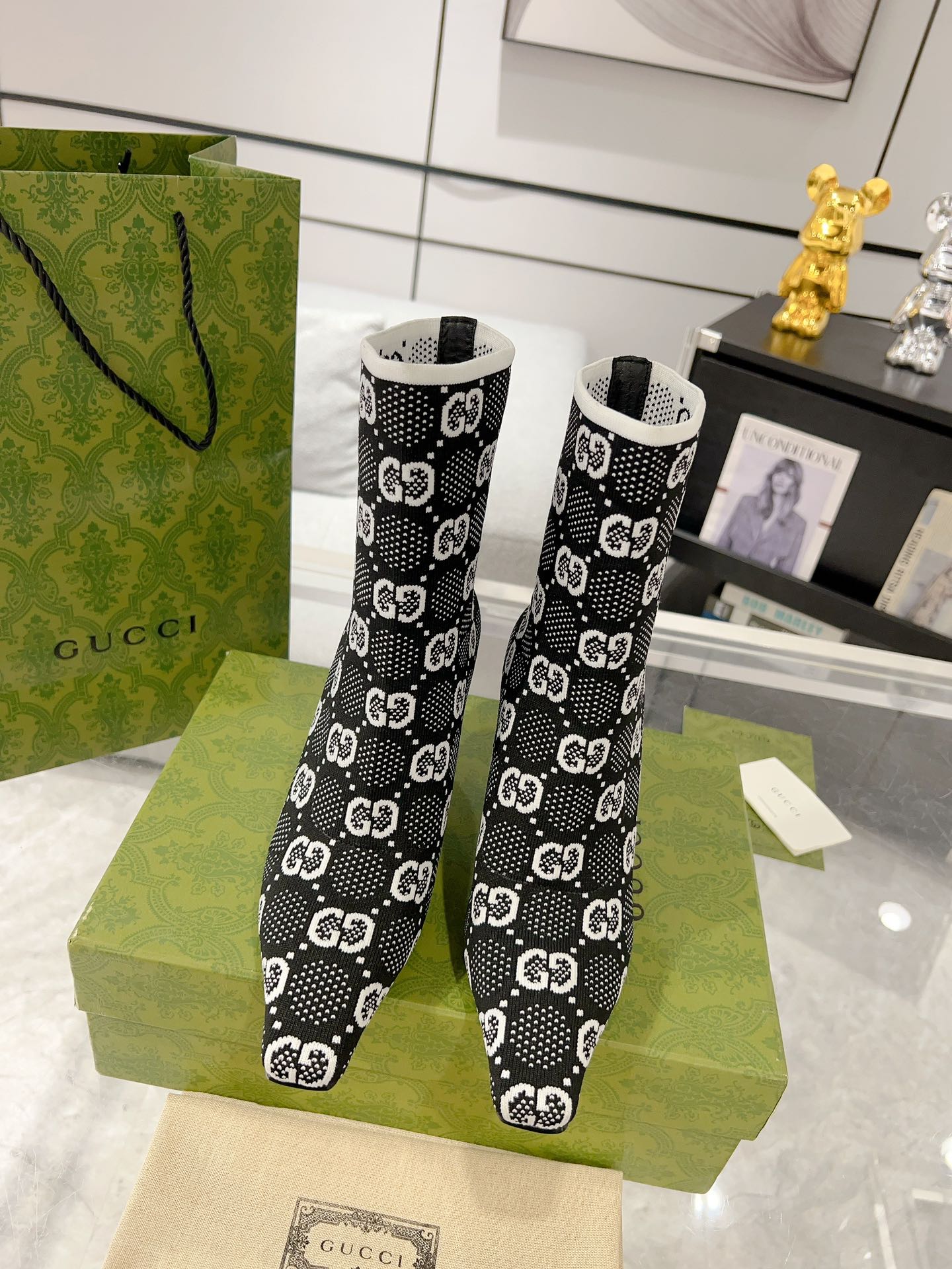 Gucci - Ботильоны на шпильке с сетчатыми вставками и стразами - Черно-белые