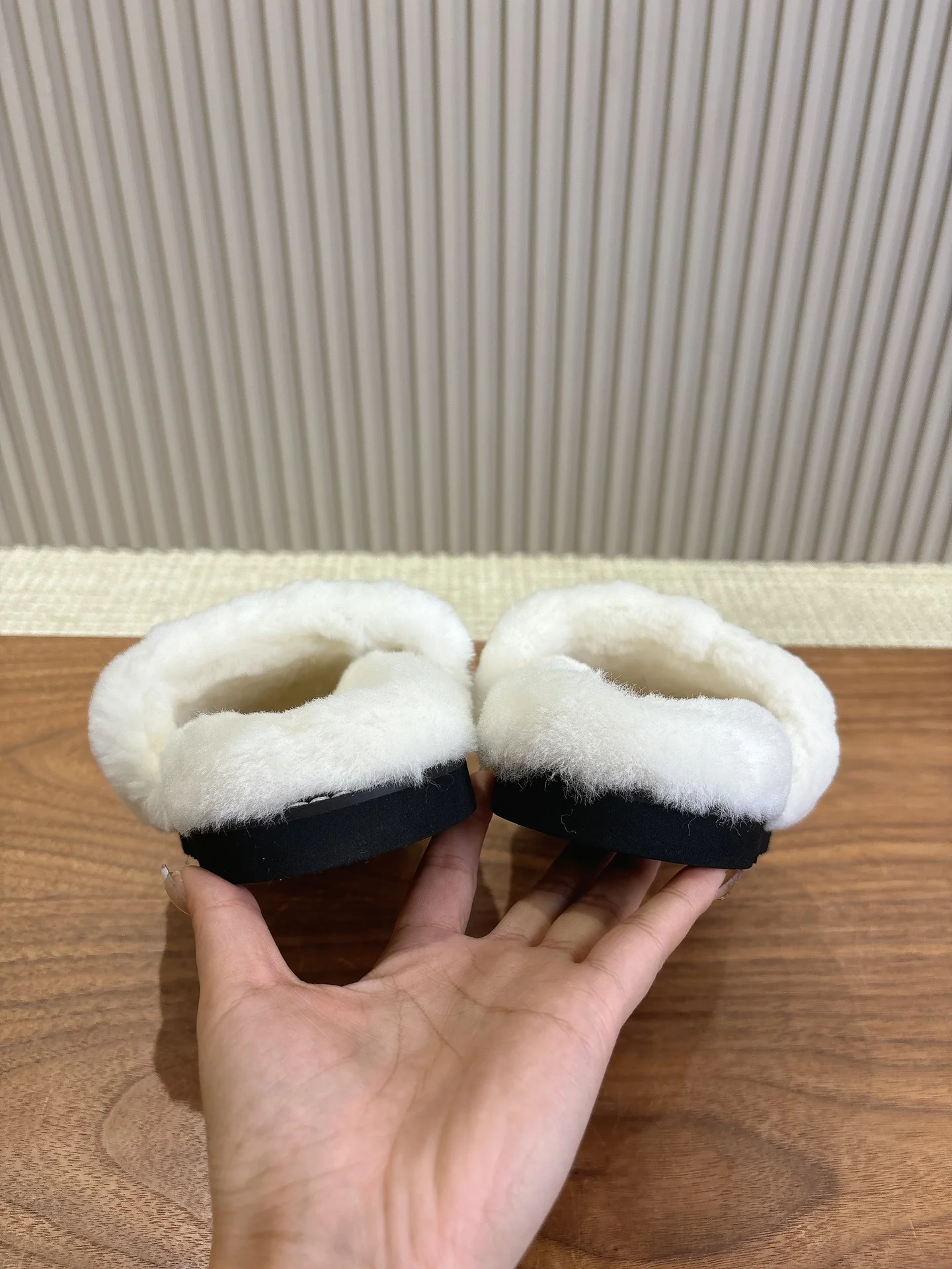 LV-2024 Шерстяные тапочки - Белые - 1