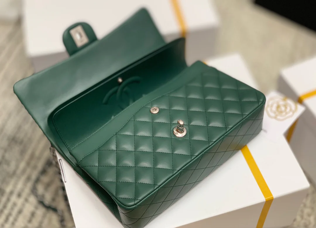 Сумка Chanel из овечьей кожи CF — зеленая с серебристой фурнитурой — 25 см