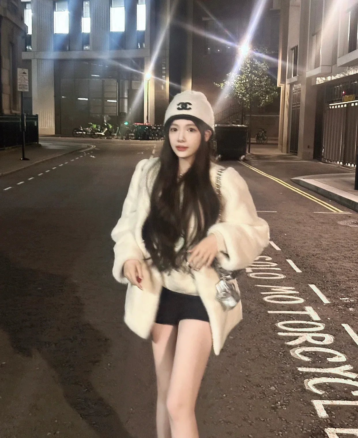 Весенняя коллекция Chanel - 24c - Сумка CF Star Flap Bag - Серебристый