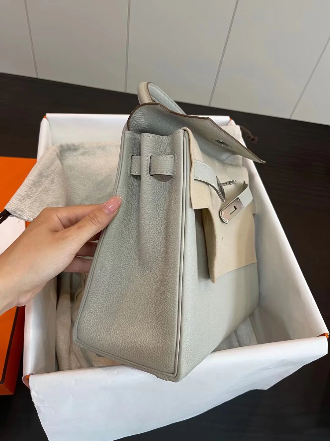 Hermes Kelly 28 Togo - Жемчужно-серый - Серебряная пряжка