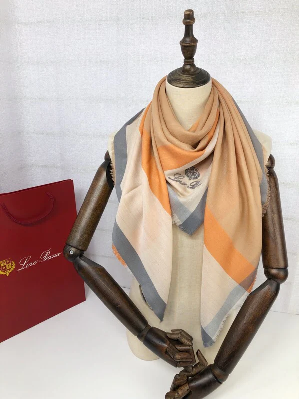 Loro Piana - Элегантный шарф в стиле пэчворк - 110-100 см - Шерсть - Абрикосовый цвет