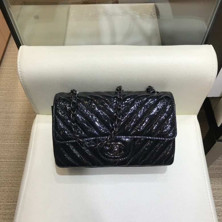 Коллекция Chanel Весна/Лето 2018 - Плиссированная металлизированная кожа - Телячья кожа - Сумка CF - 20 см - 1